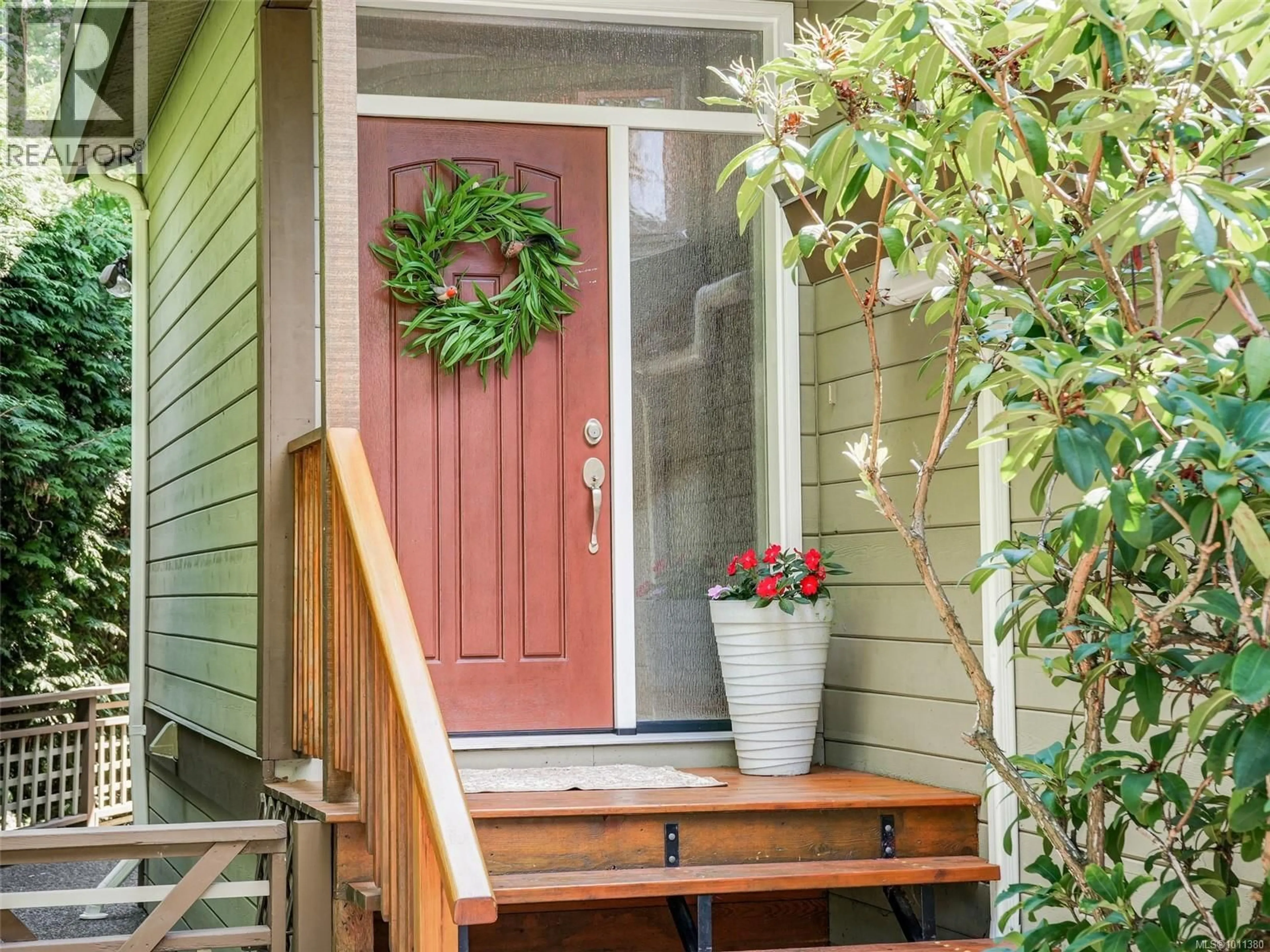 Indoor entryway for 1251 TATTERSALL DRIVE, Saanich British Columbia V8P1Z2