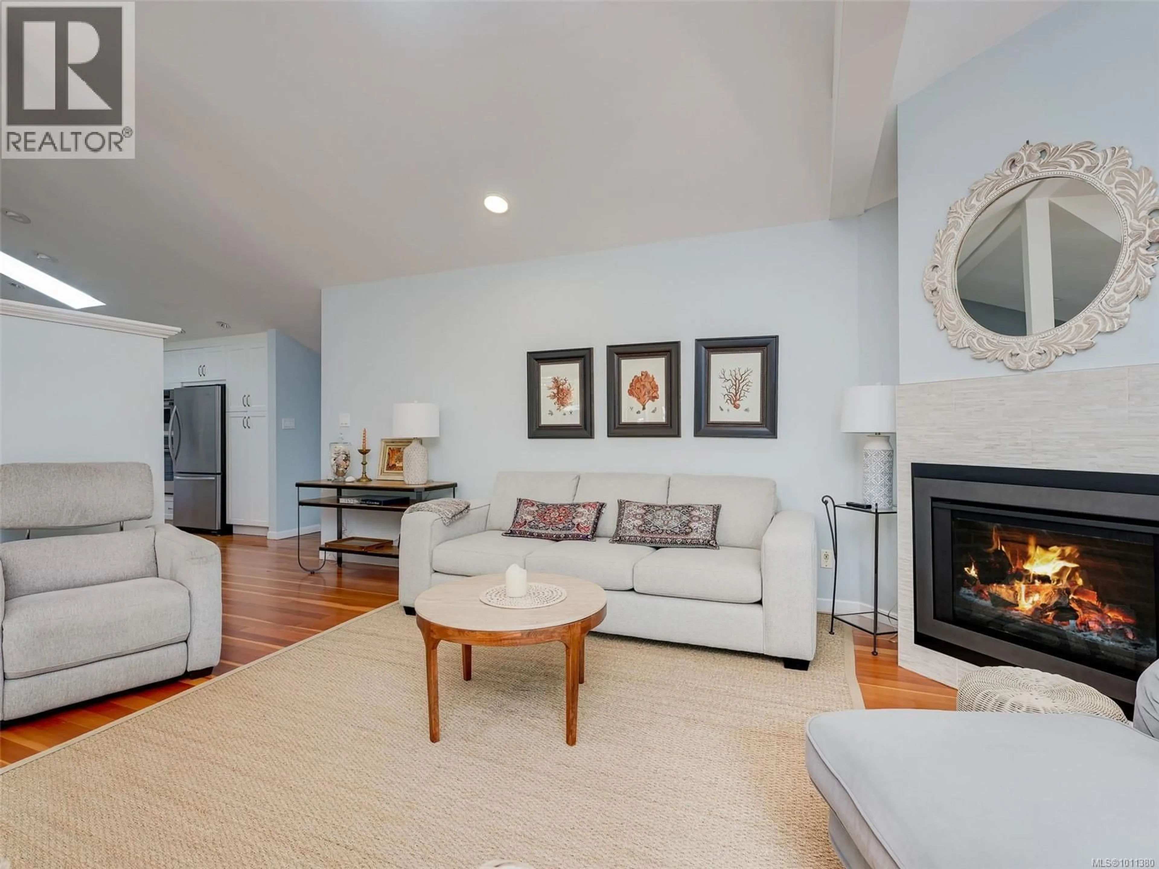 Living room with furniture, unknown for 1251 TATTERSALL DRIVE, Saanich British Columbia V8P1Z2