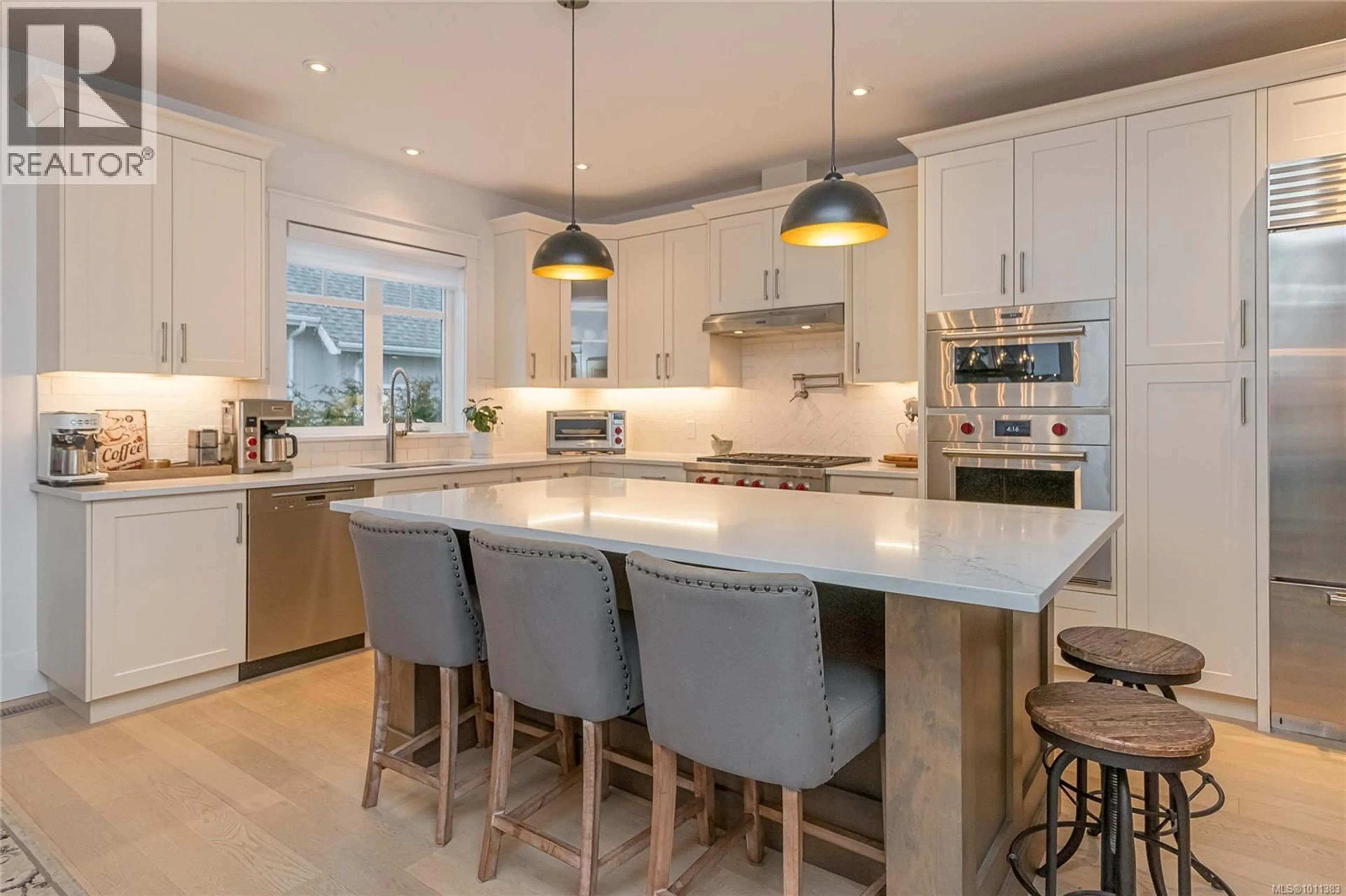 Open concept kitchen, ceramic/tile floor for 815 BLUFFS DRIVE, Qualicum Beach British Columbia V9K0A2