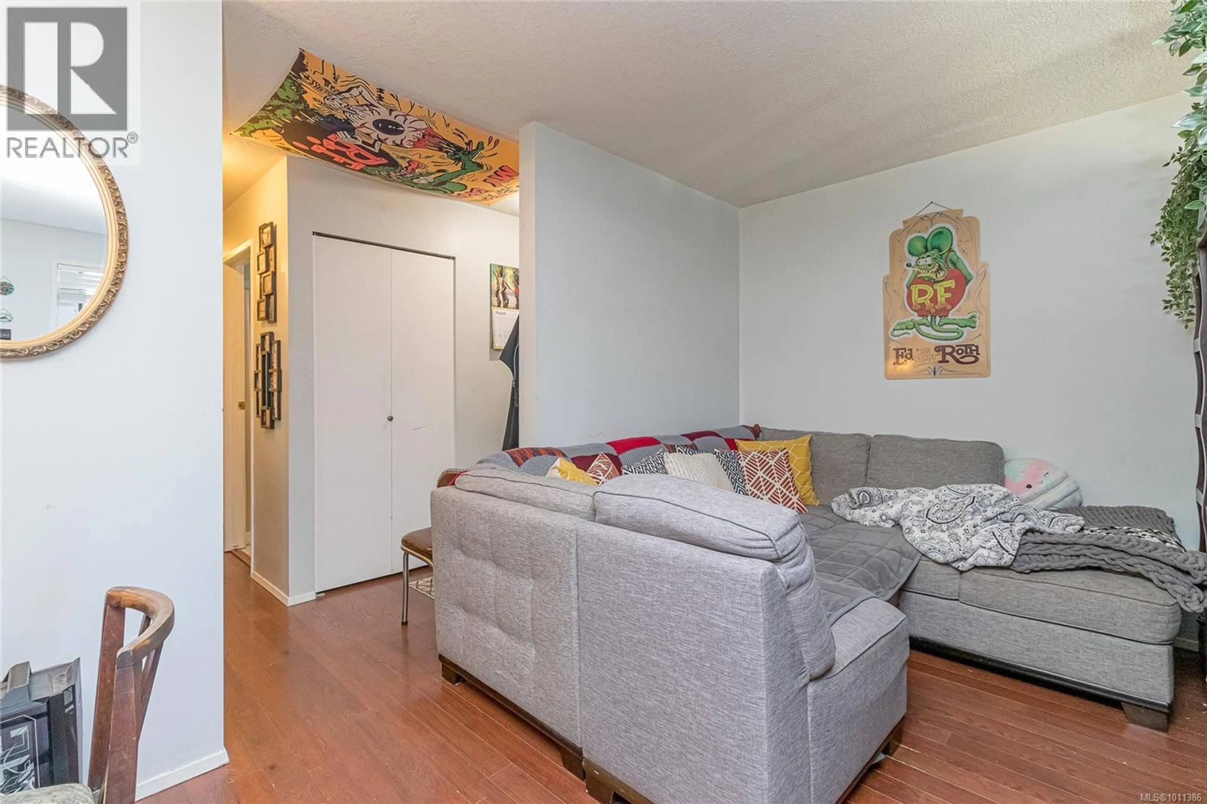 Living room with furniture, unknown for 9975 VICTORIA ROAD, Chemainus British Columbia V0R1K2