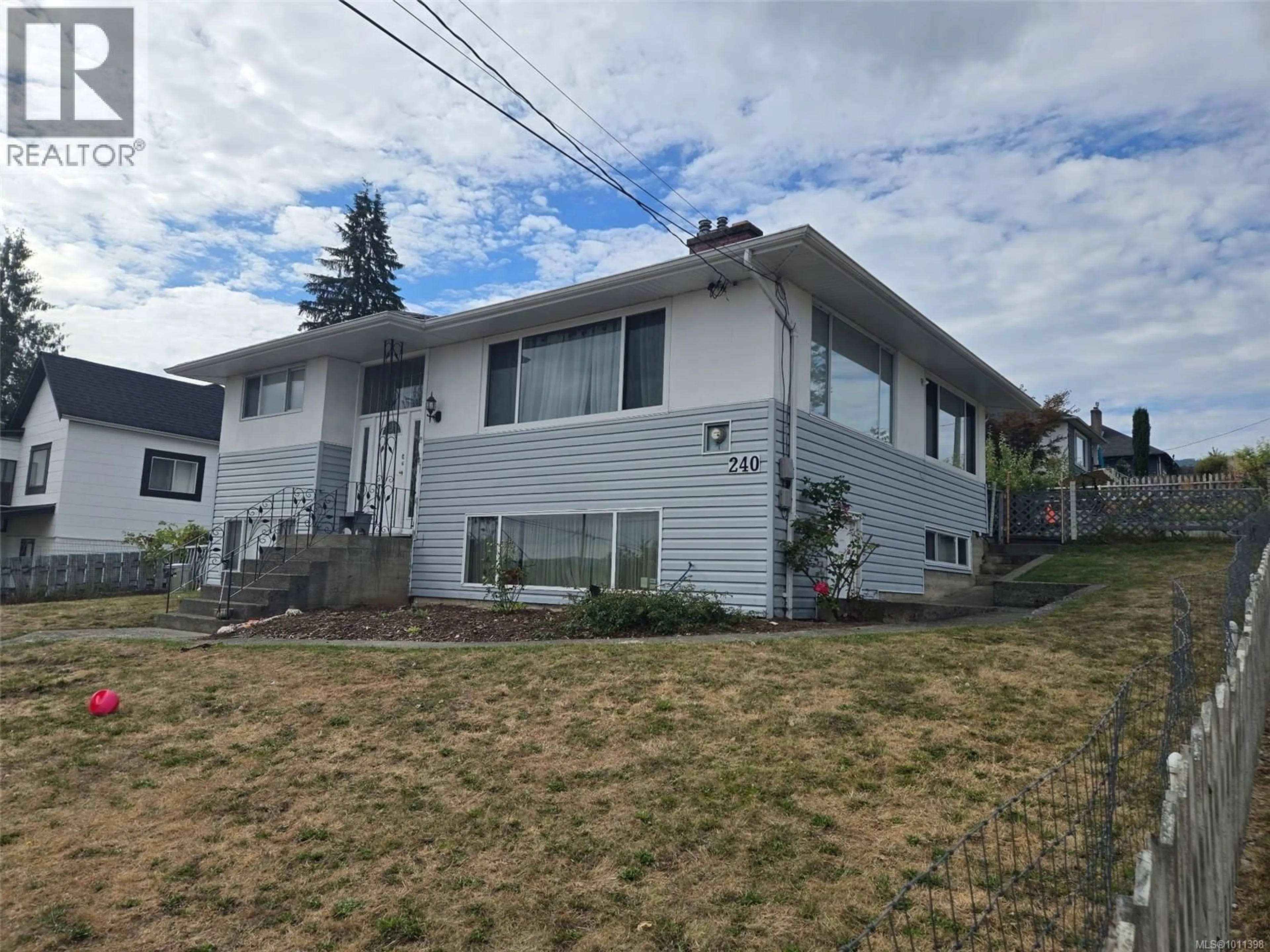 A pic from outside/outdoor area/front of a property/back of a property/a pic from drone, street for 240 2ND AVENUE, Ladysmith British Columbia V9G1A7