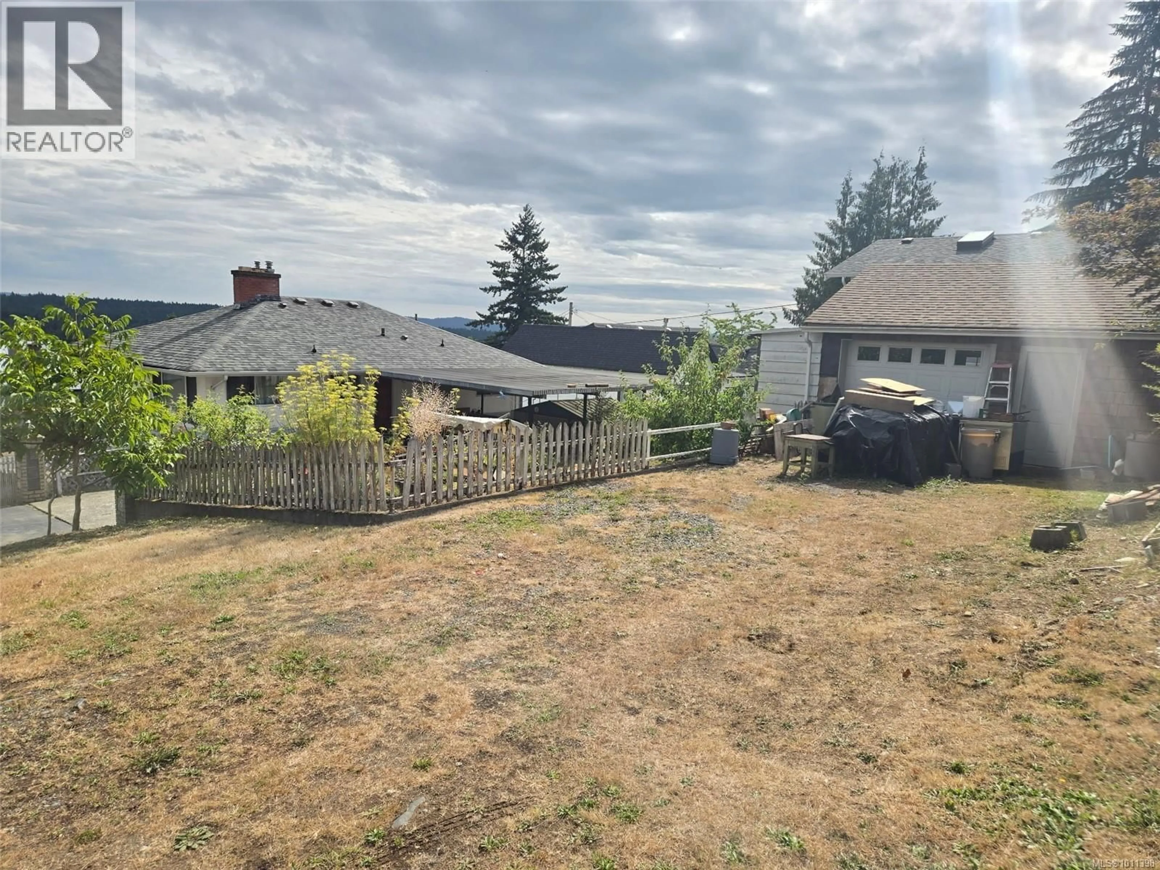 A pic from outside/outdoor area/front of a property/back of a property/a pic from drone, street for 240 2ND AVENUE, Ladysmith British Columbia V9G1A7