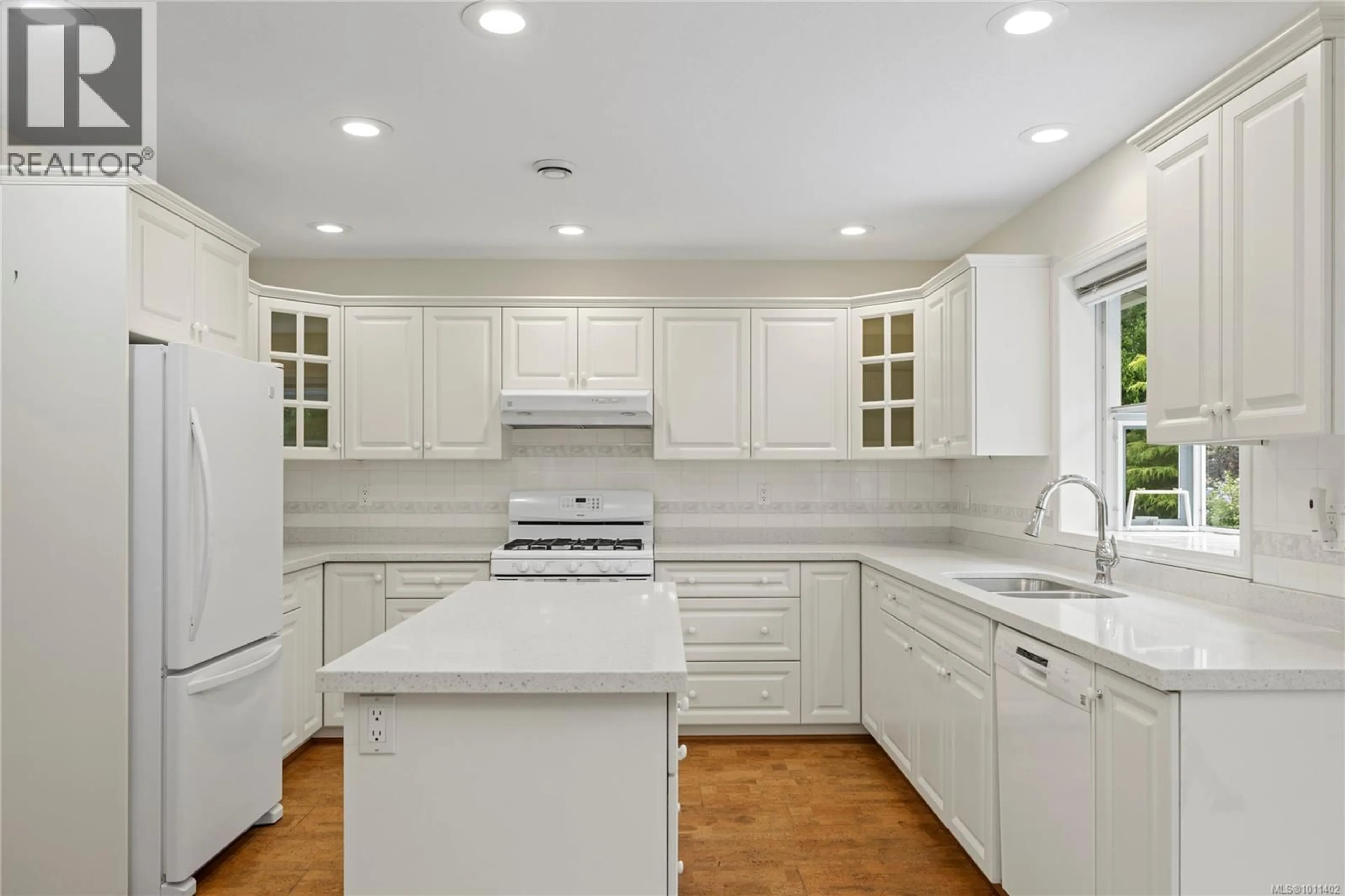 Open concept kitchen, ceramic/tile floor for 375 PALM DRIVE, Qualicum Beach British Columbia V9K2H3