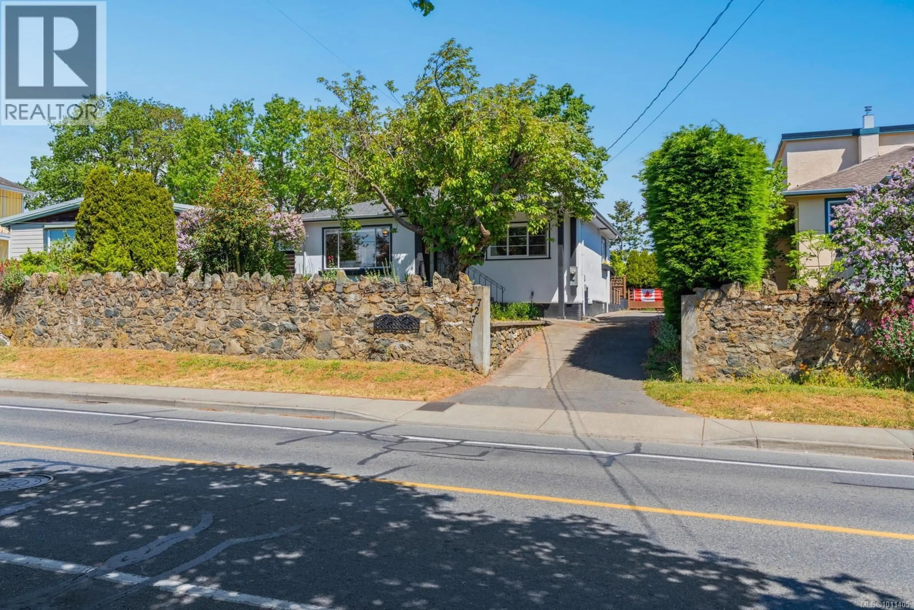 A pic from outside/outdoor area/front of a property/back of a property/a pic from drone, street for 727 CRAIGFLOWER ROAD, Victoria British Columbia V9A2W6