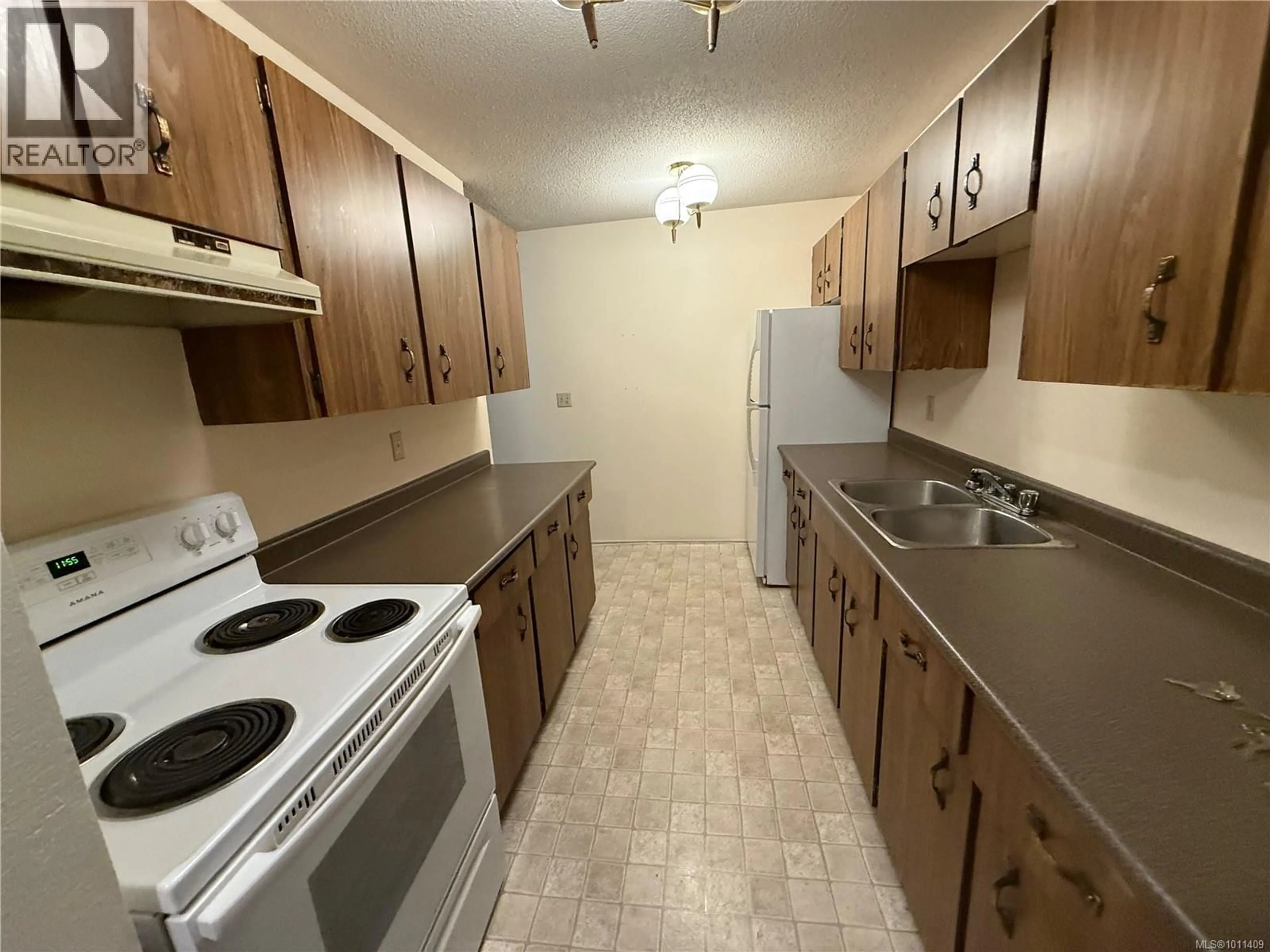 Standard kitchen, unknown for 306 - 755 HILLSIDE AVENUE, Victoria British Columbia V8T5B3