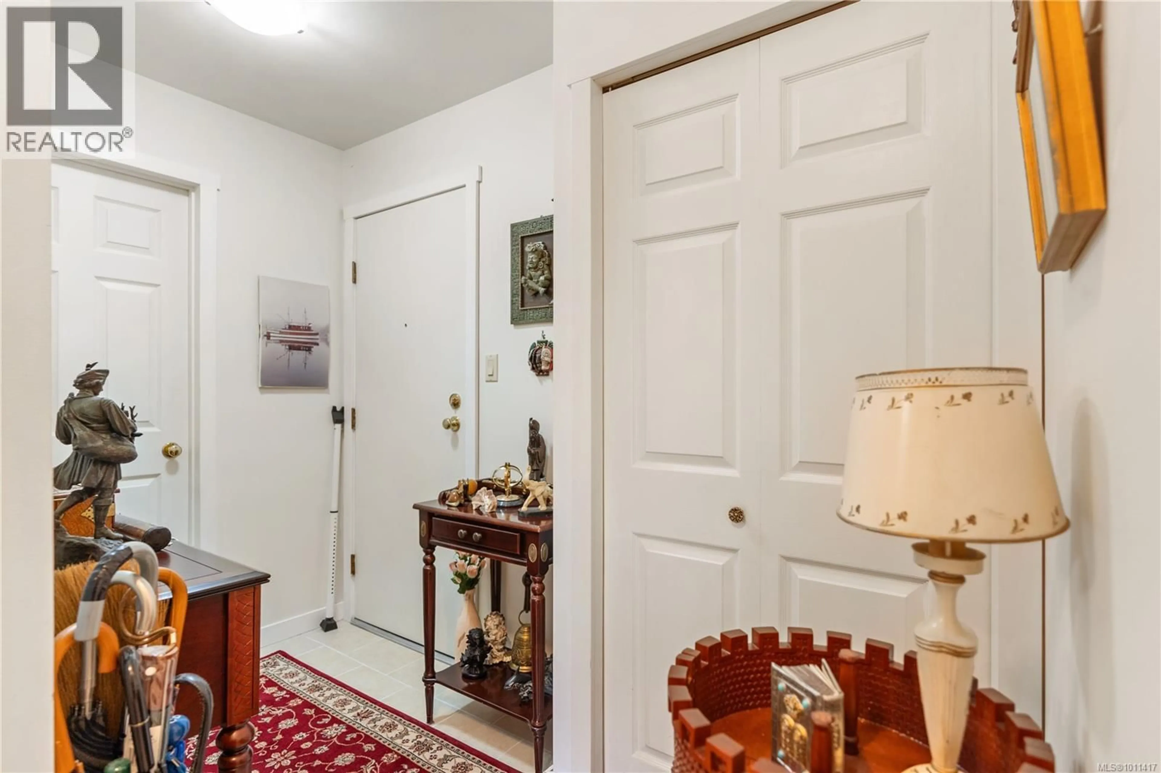 Indoor entryway for 118 - 10459 RESTHAVEN DRIVE, Sidney British Columbia V8L3H6