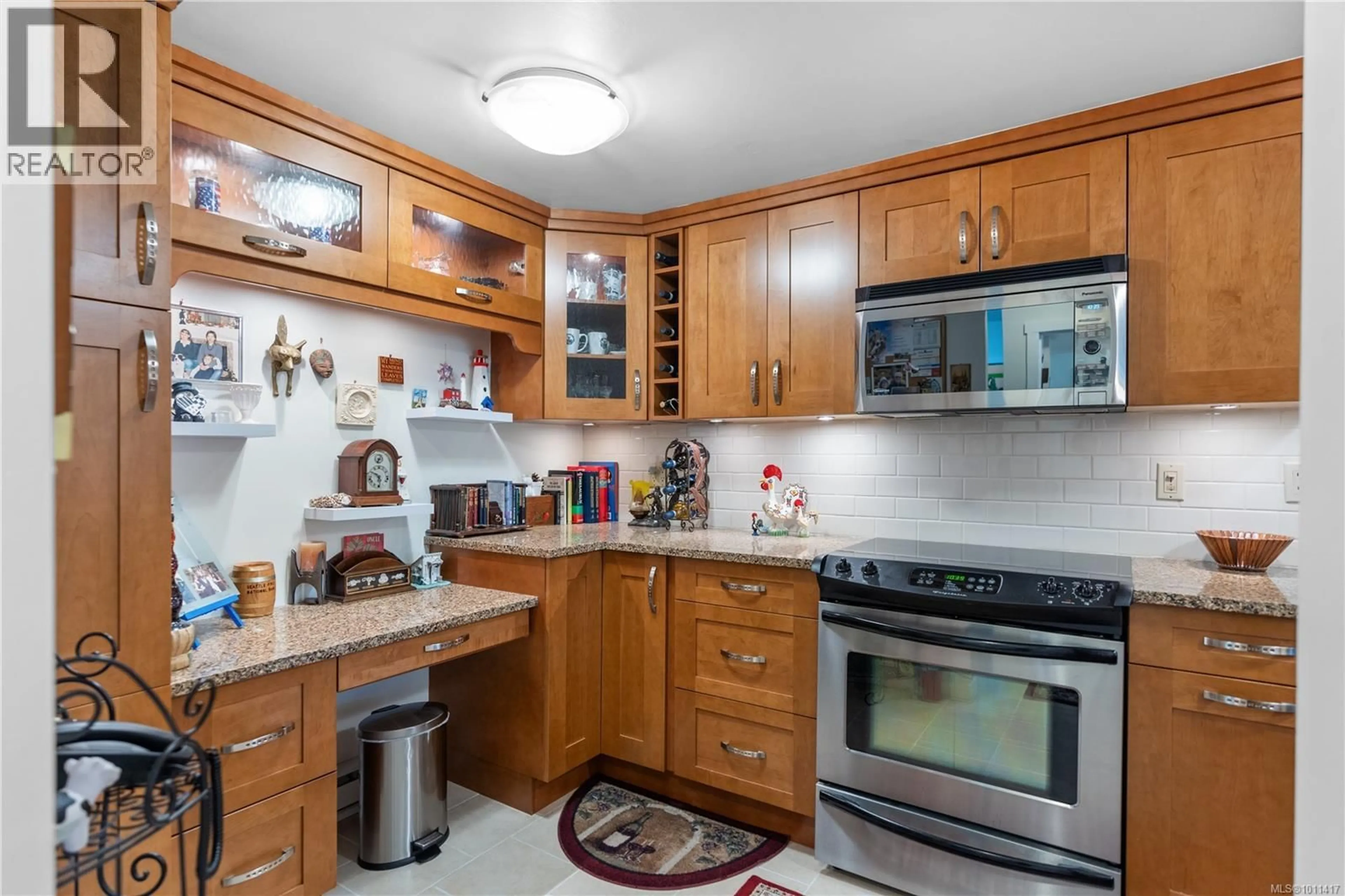 Standard kitchen, ceramic/tile floor for 118 - 10459 RESTHAVEN DRIVE, Sidney British Columbia V8L3H6