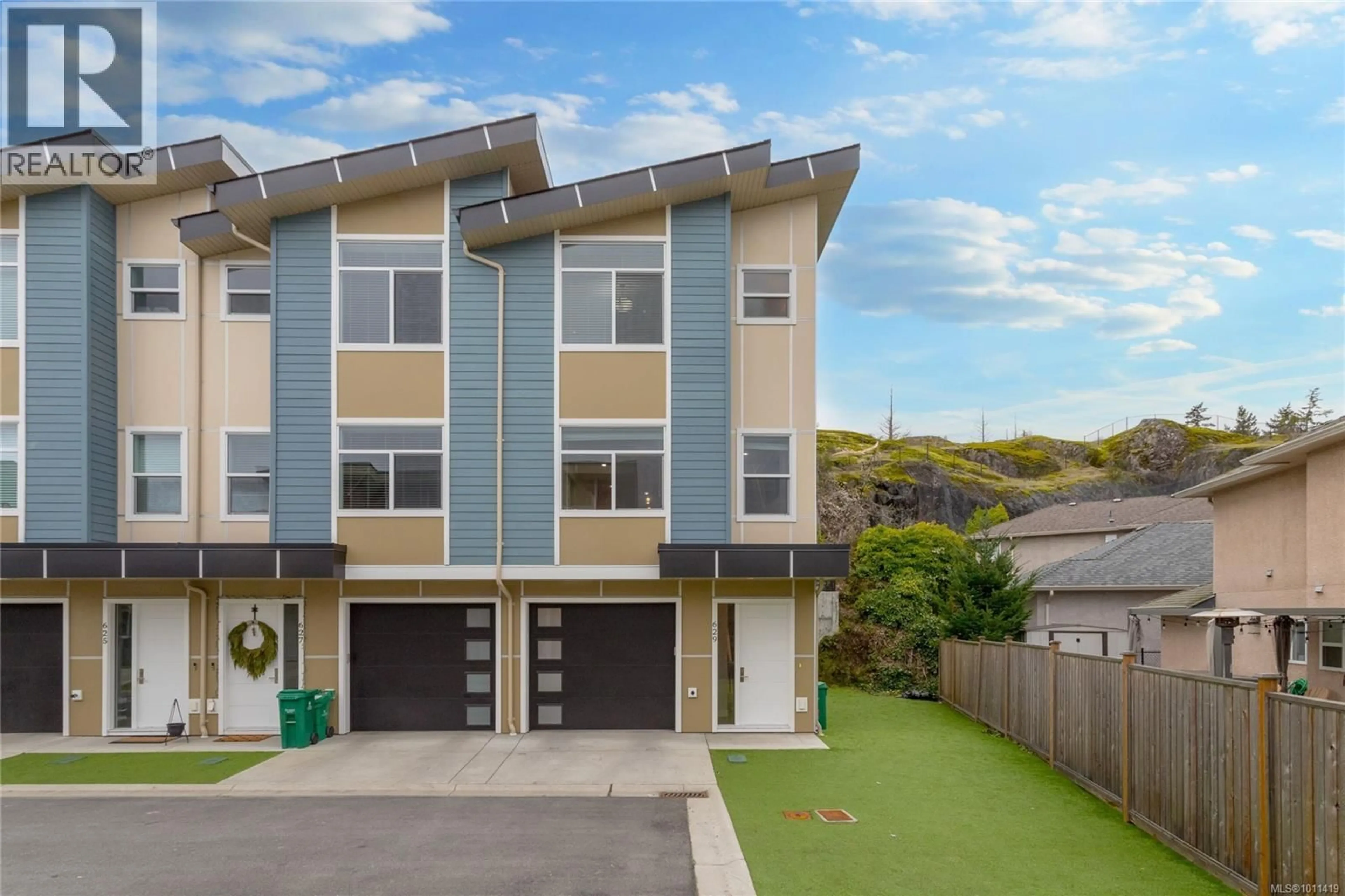 A pic from outside/outdoor area/front of a property/back of a property/a pic from drone, street for 629 SELWYN CLOSE, Langford British Columbia V9B6M1
