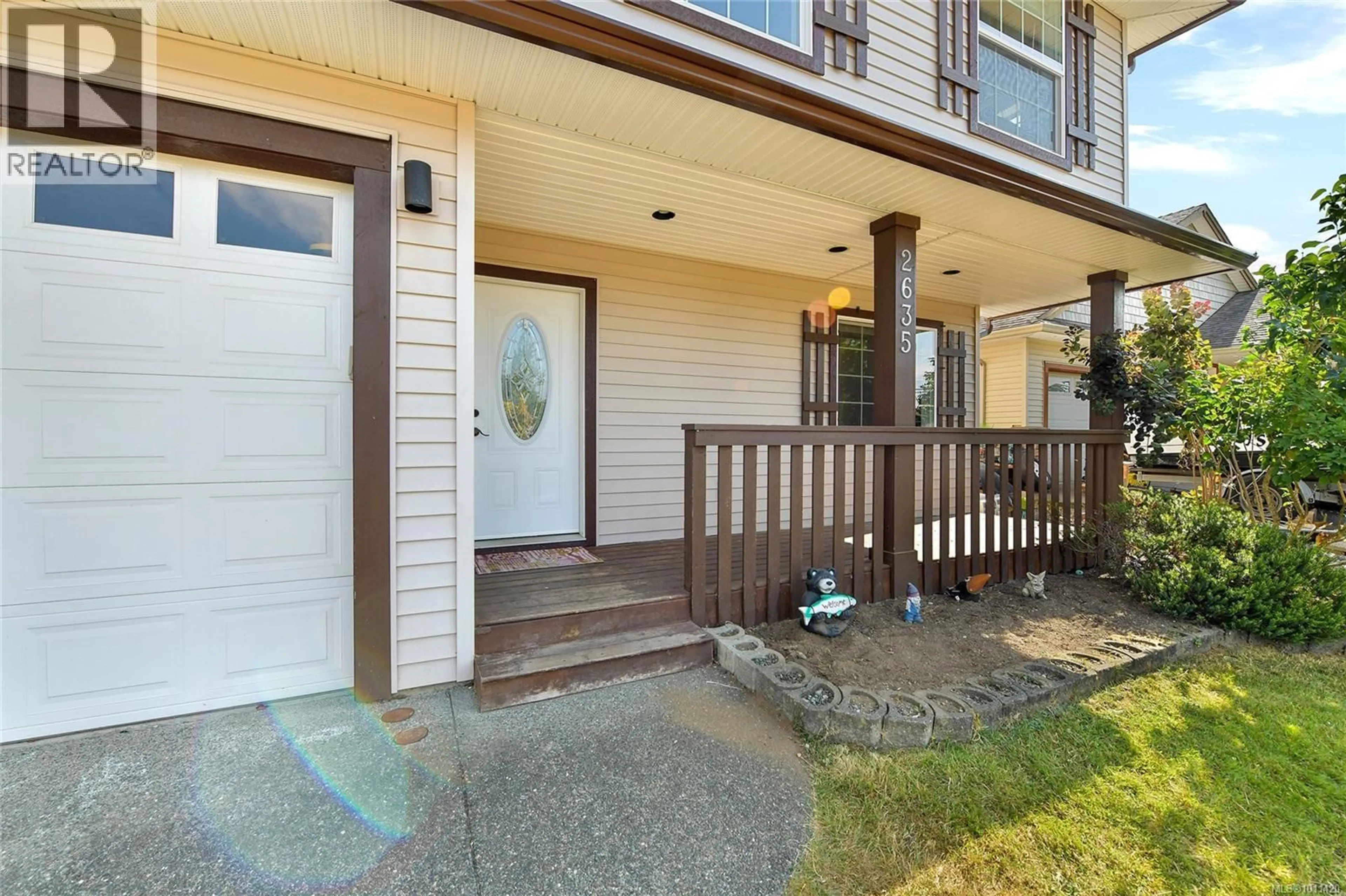 Indoor entryway for 2635 RYDAL AVENUE, Cumberland British Columbia V0R1S0