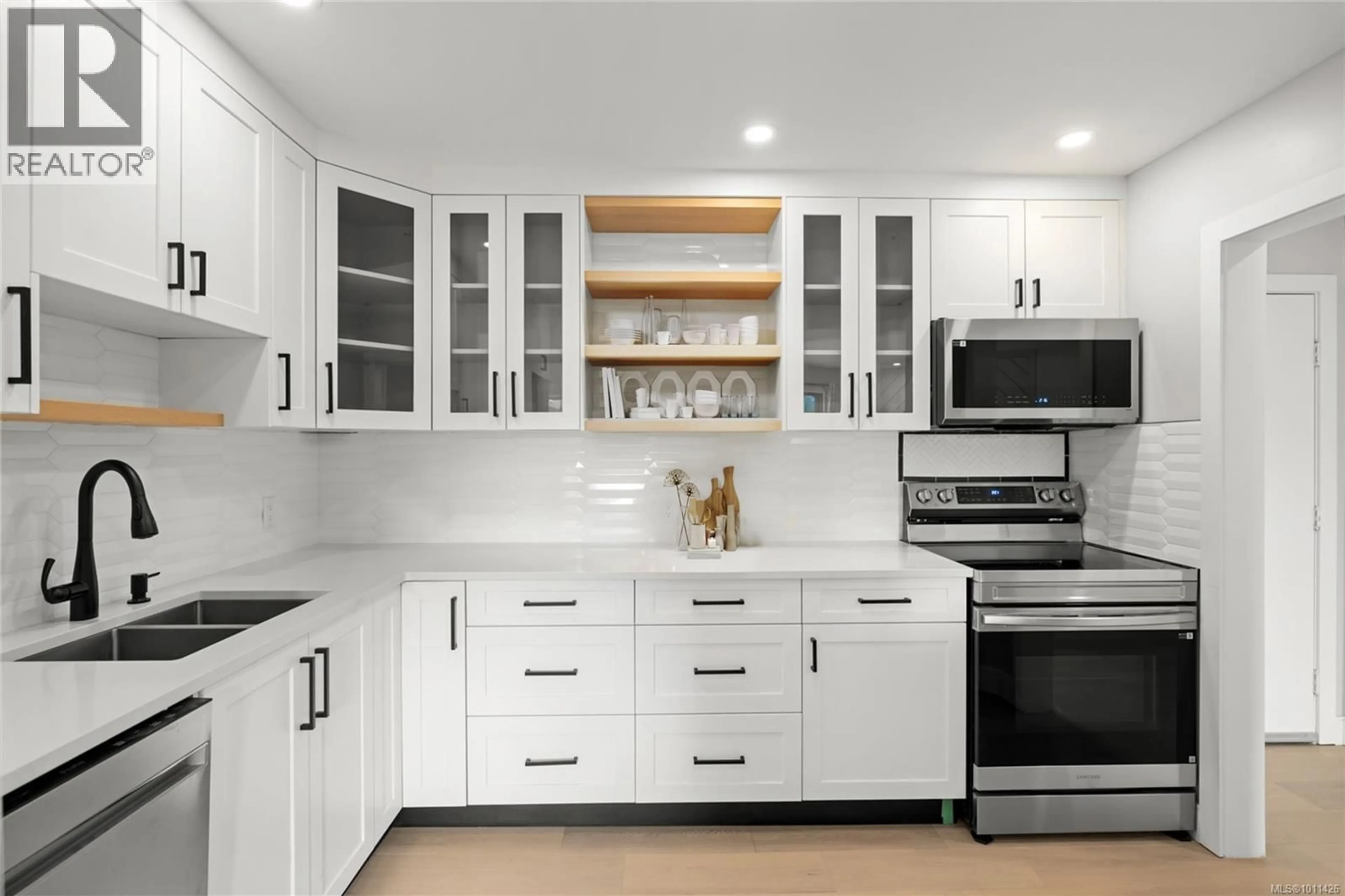 Contemporary kitchen, ceramic/tile floor for 306 - 75 GORGE ROAD WEST, Saanich British Columbia V9A7A9
