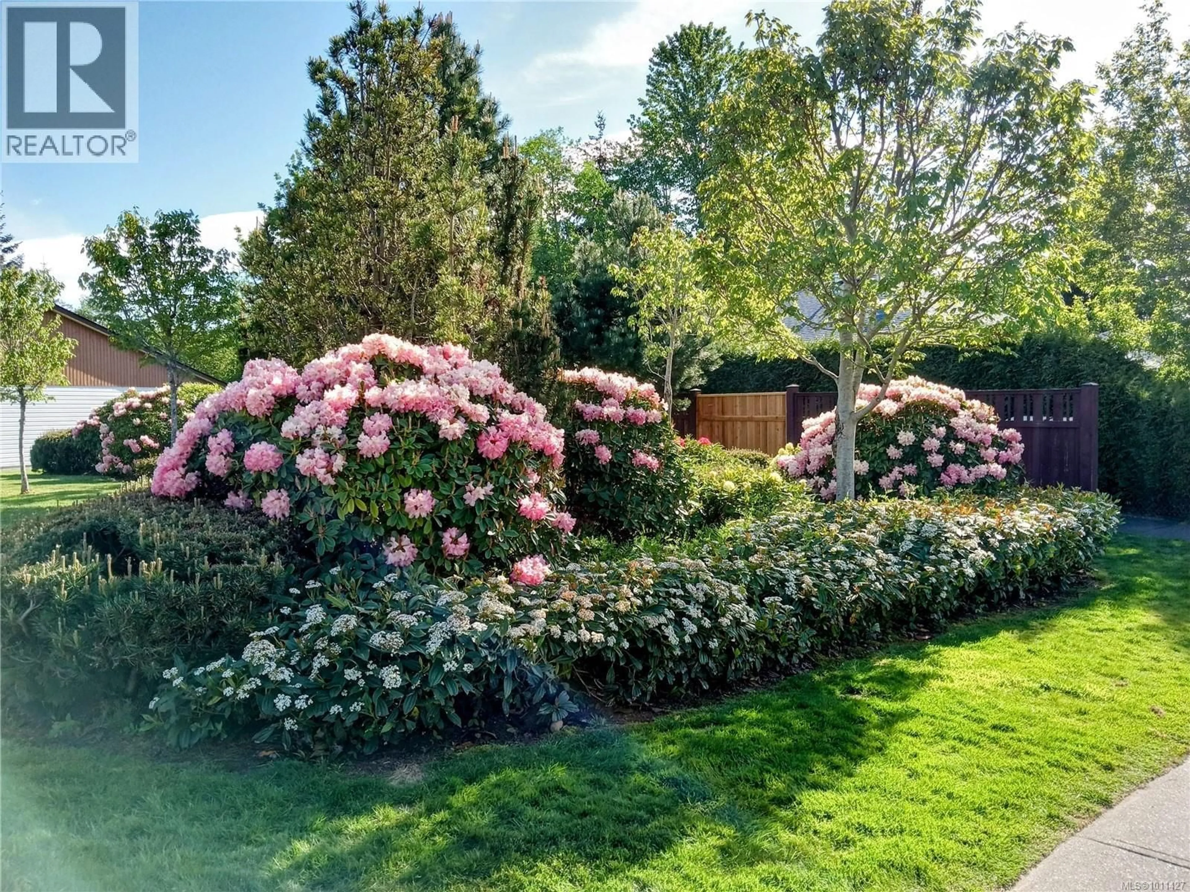 A pic from outside/outdoor area/front of a property/back of a property/a pic from drone, street for 23 - 2197 MURRELET DRIVE, Comox British Columbia V9M3Y1