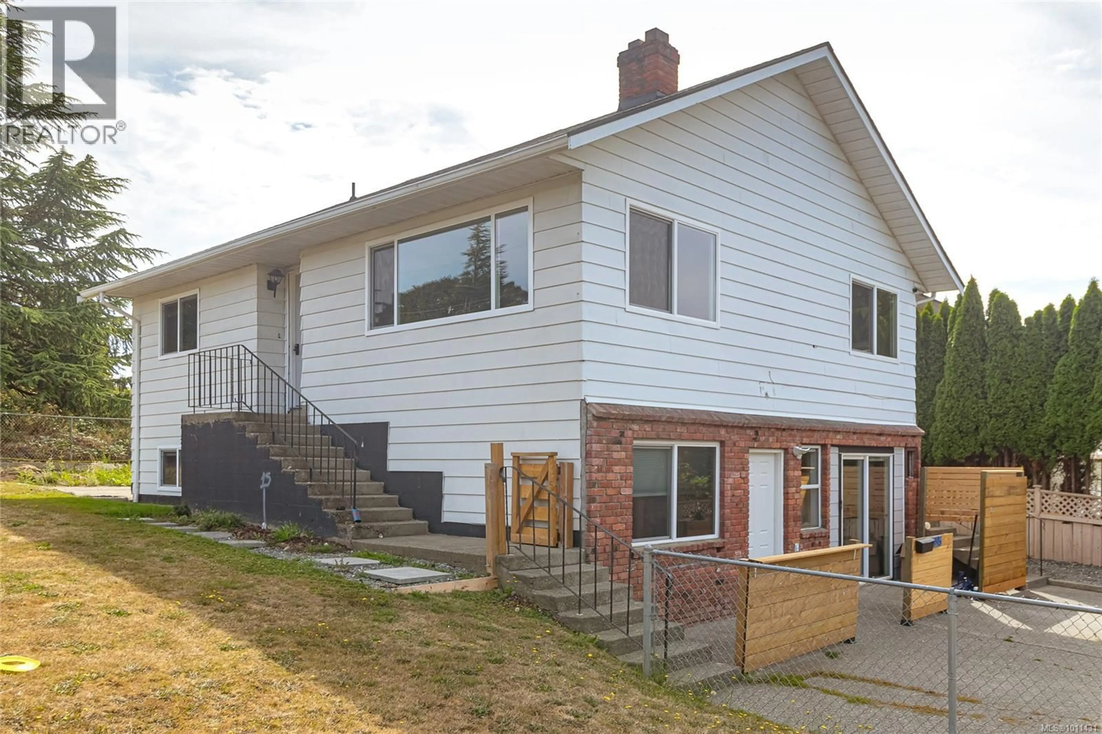 Home with vinyl exterior material, street for 3995 ARLENE PLACE, Saanich British Columbia V8Z6J1