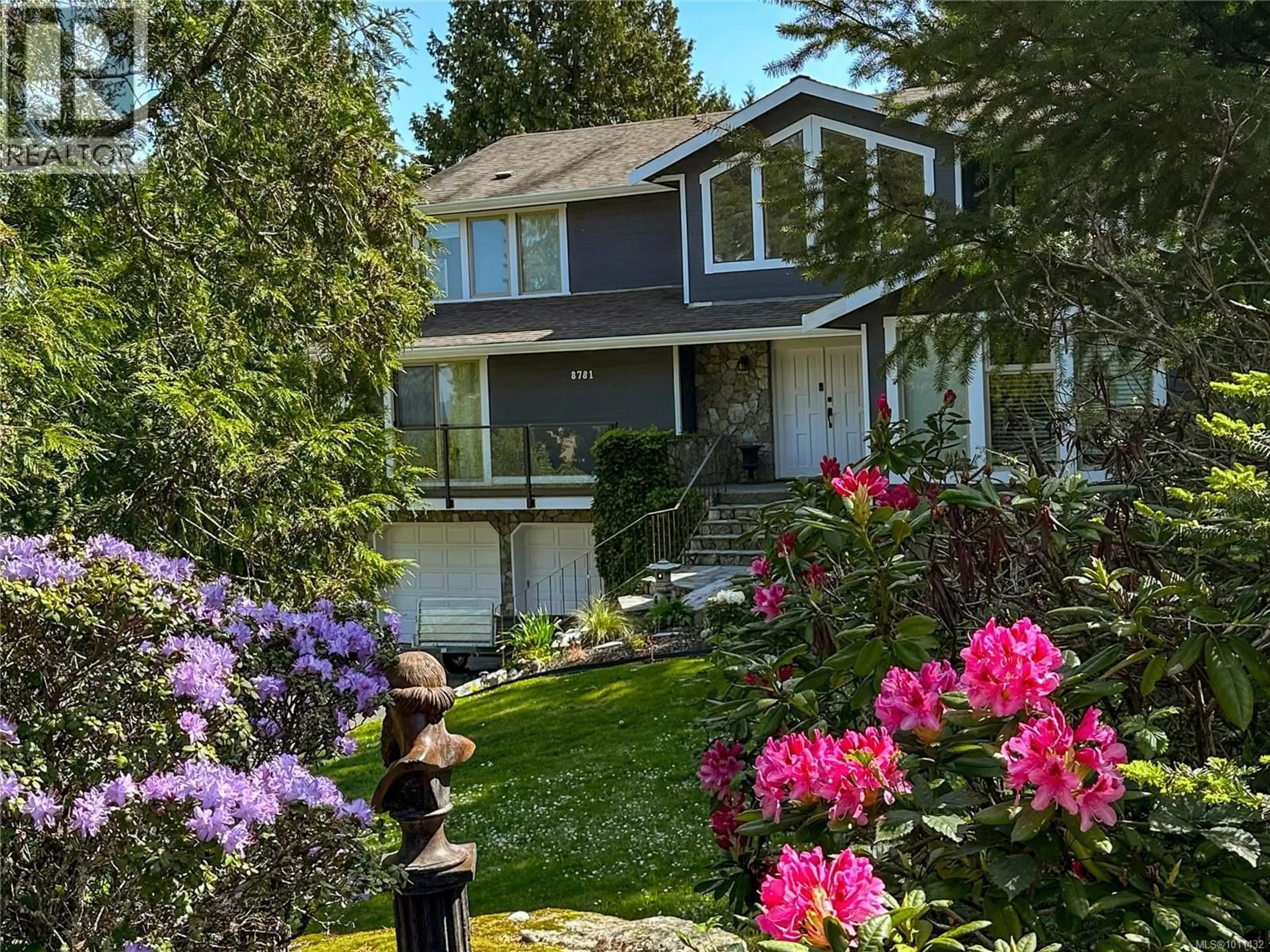 A pic from outside/outdoor area/front of a property/back of a property/a pic from drone, unknown for 8781 FOREST PARK DRIVE, North Saanich British Columbia V8L4E8