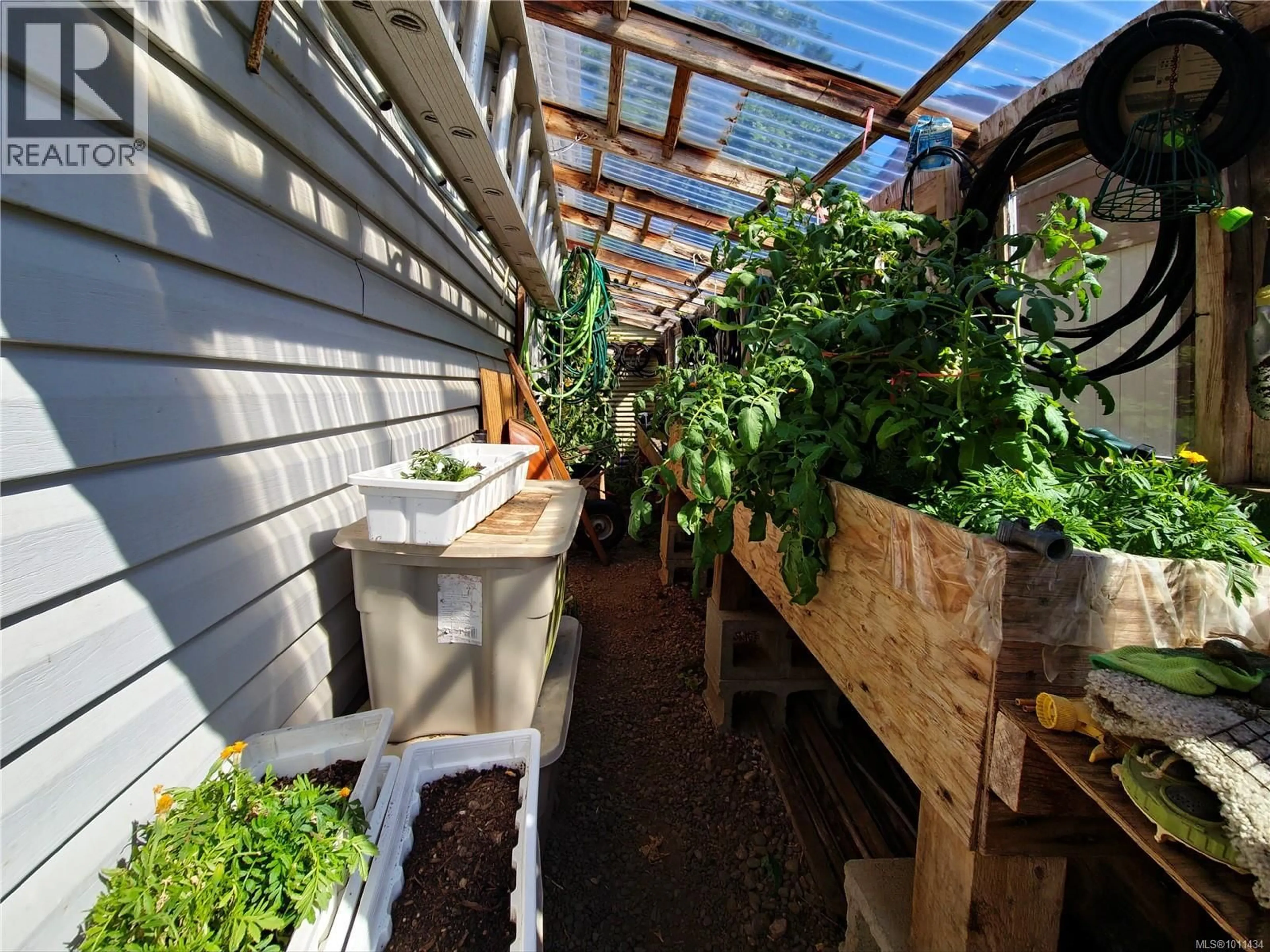 Patio, street for 549 COLWYN STREET, Campbell River British Columbia V9W2W8