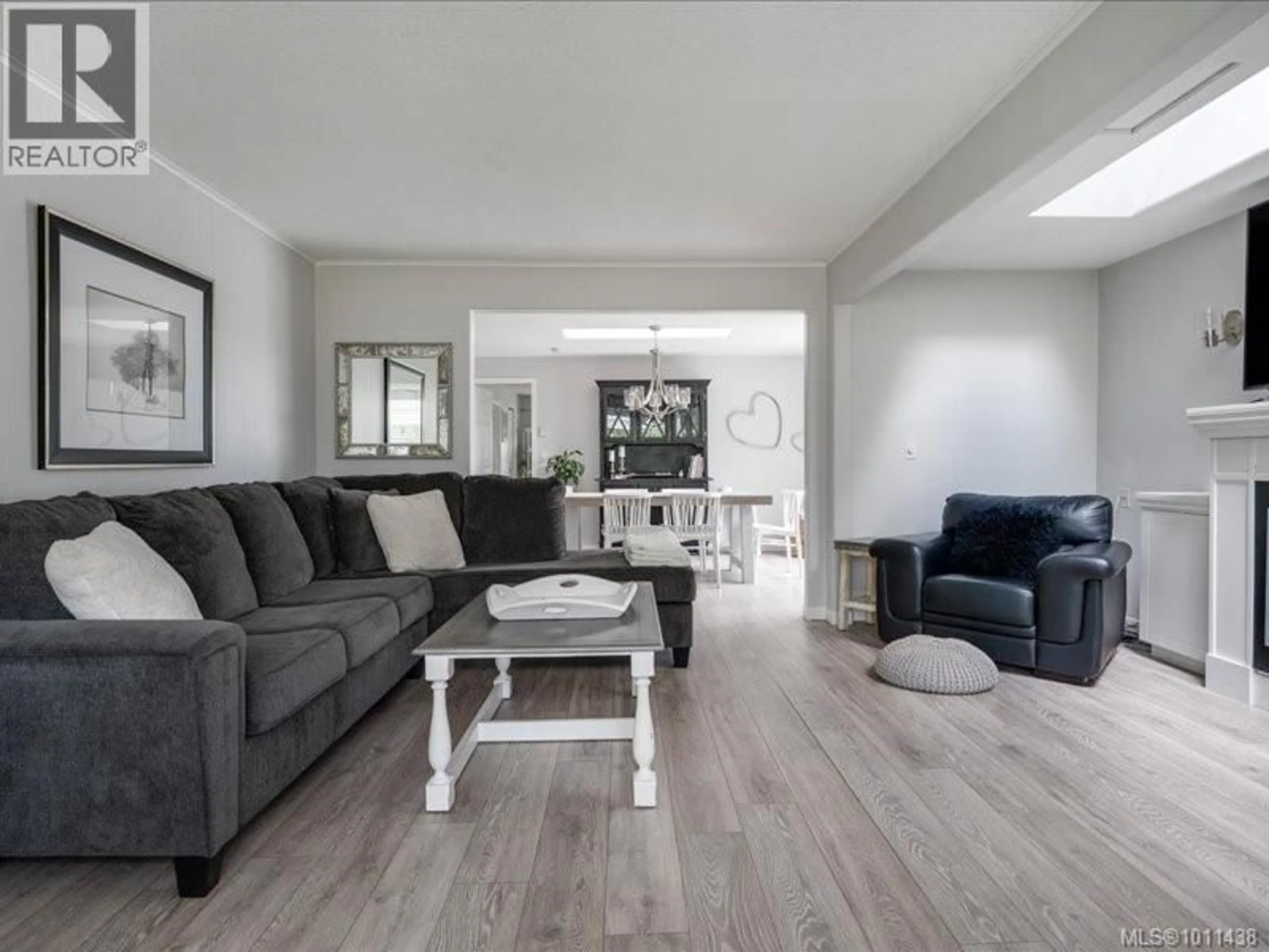 Living room with furniture, unknown for 521 ARBUTUS STREET, Qualicum Beach British Columbia V9K1K8