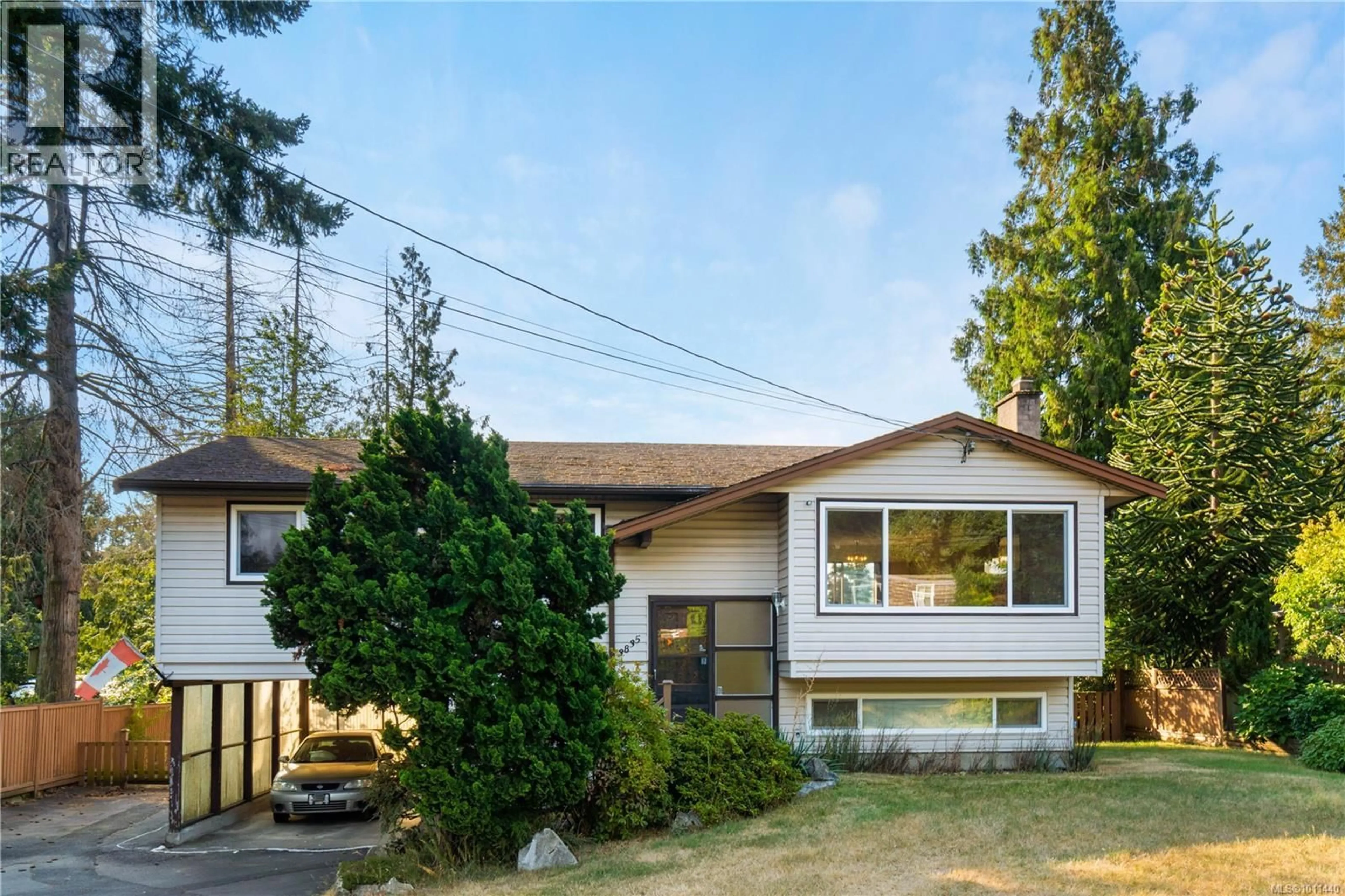 Home with vinyl exterior material, street for 3835 DEPARTURE BAY ROAD, Nanaimo British Columbia V9T1C6