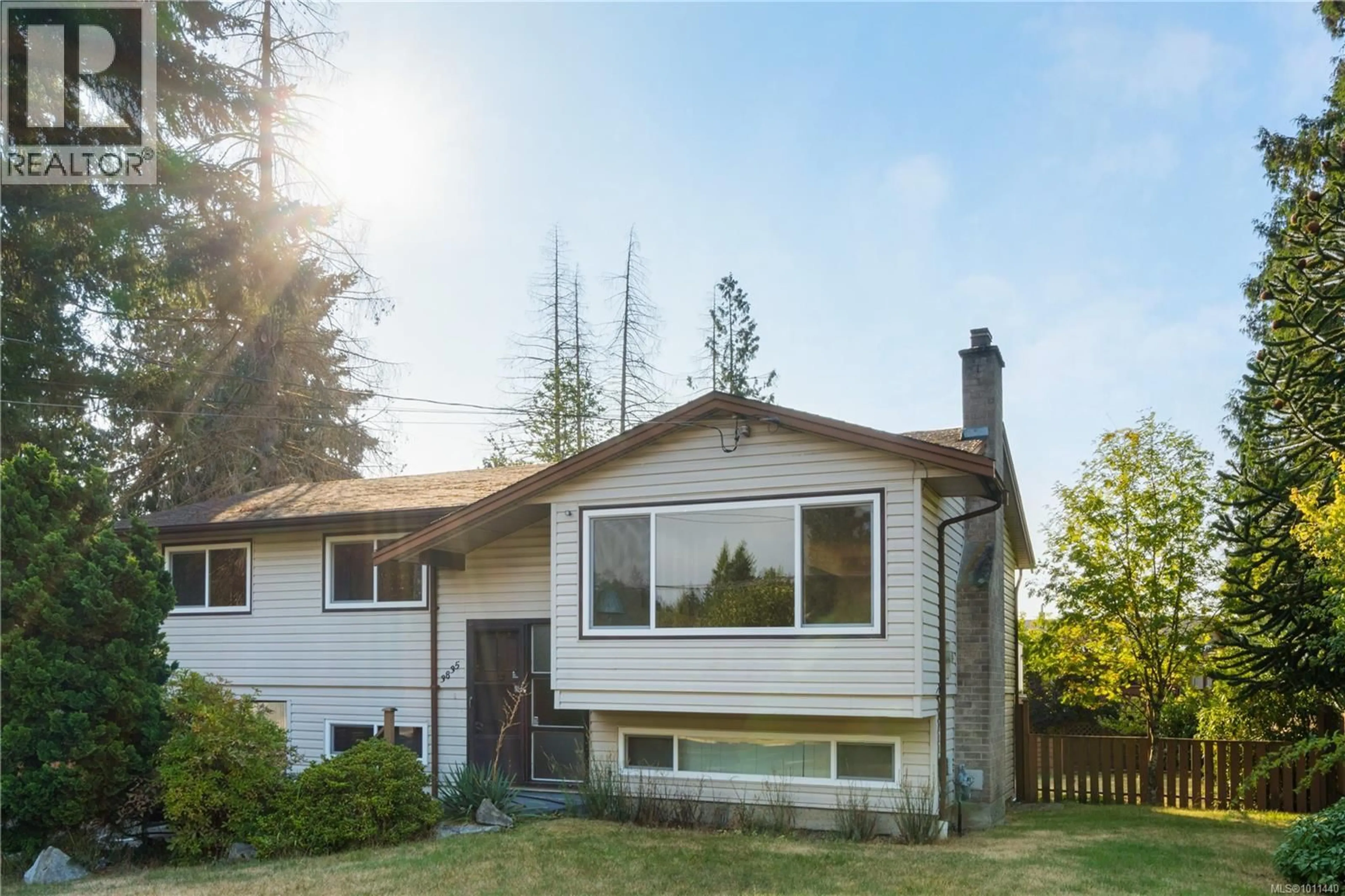 Home with vinyl exterior material, unknown for 3835 DEPARTURE BAY ROAD, Nanaimo British Columbia V9T1C6