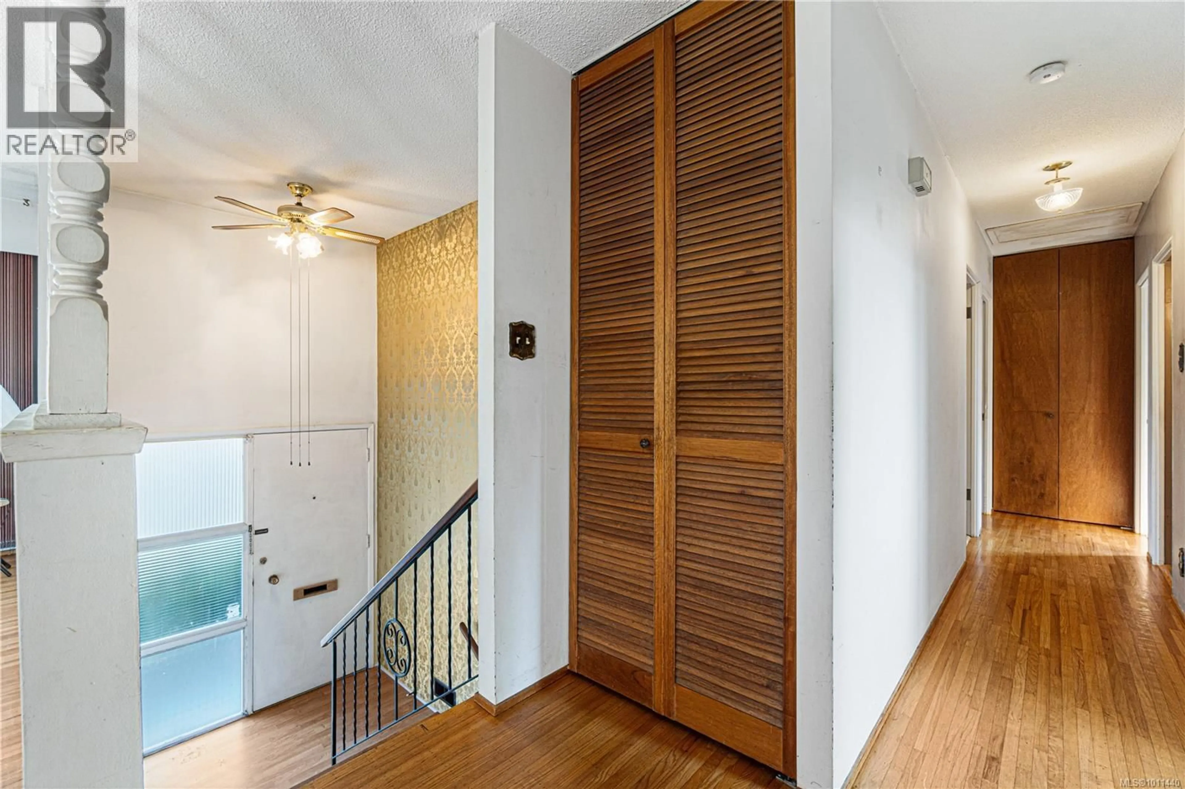 Indoor entryway for 3835 DEPARTURE BAY ROAD, Nanaimo British Columbia V9T1C6