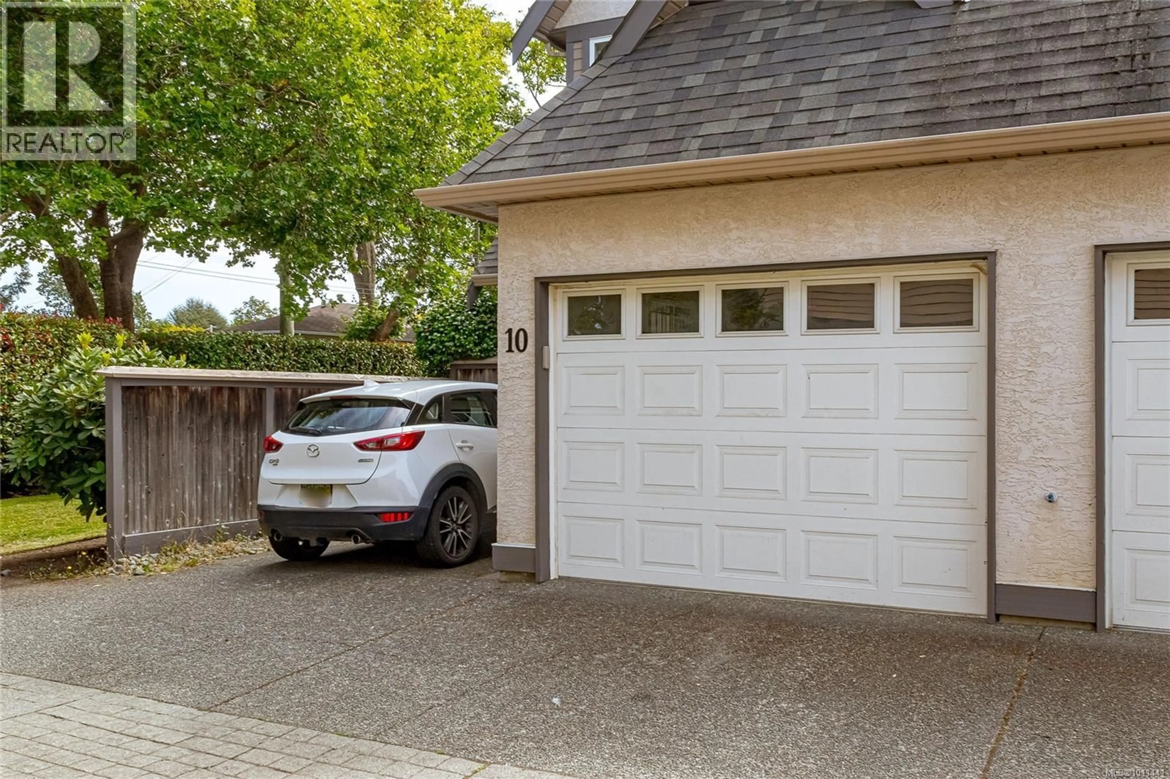 Indoor garage for 10 - 2828 SHELBOURNE STREET, Victoria British Columbia V8R4M4