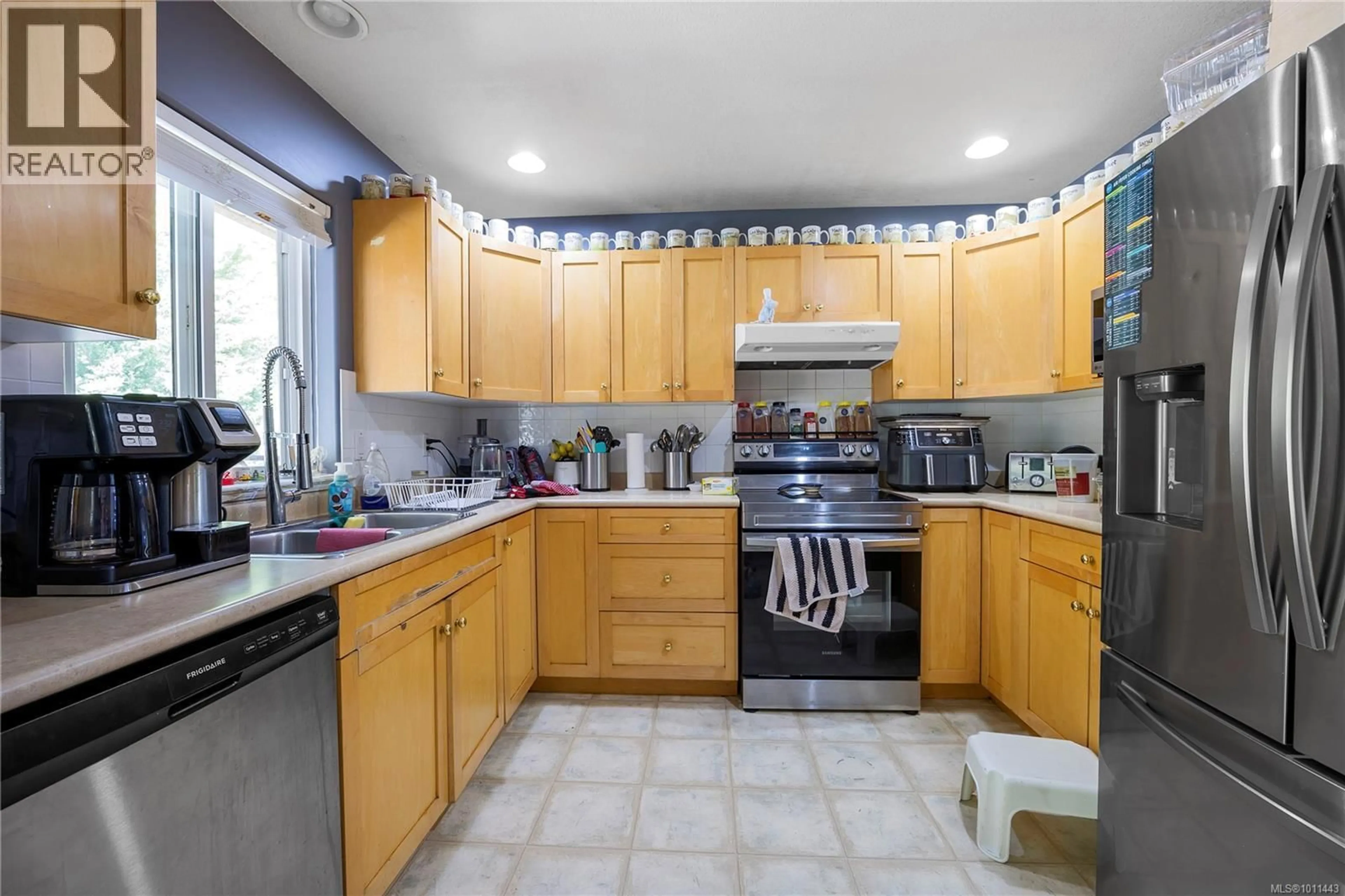 Standard kitchen, unknown for 4740 FAIRBROOK CRESCENT, Nanaimo British Columbia V9T6L7