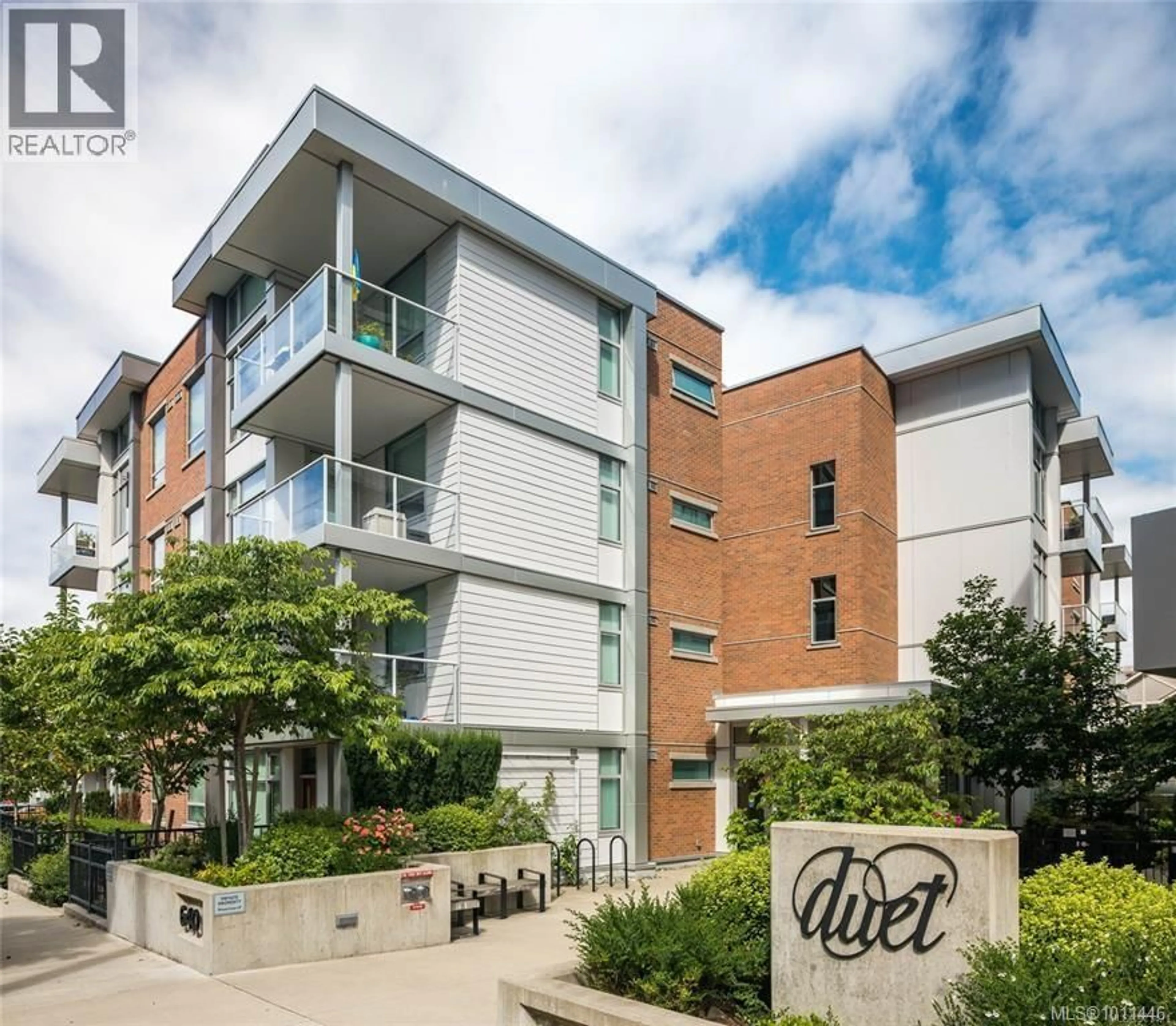 Patio, street for 303 - 640 MICHIGAN STREET, Victoria British Columbia V8V1S9