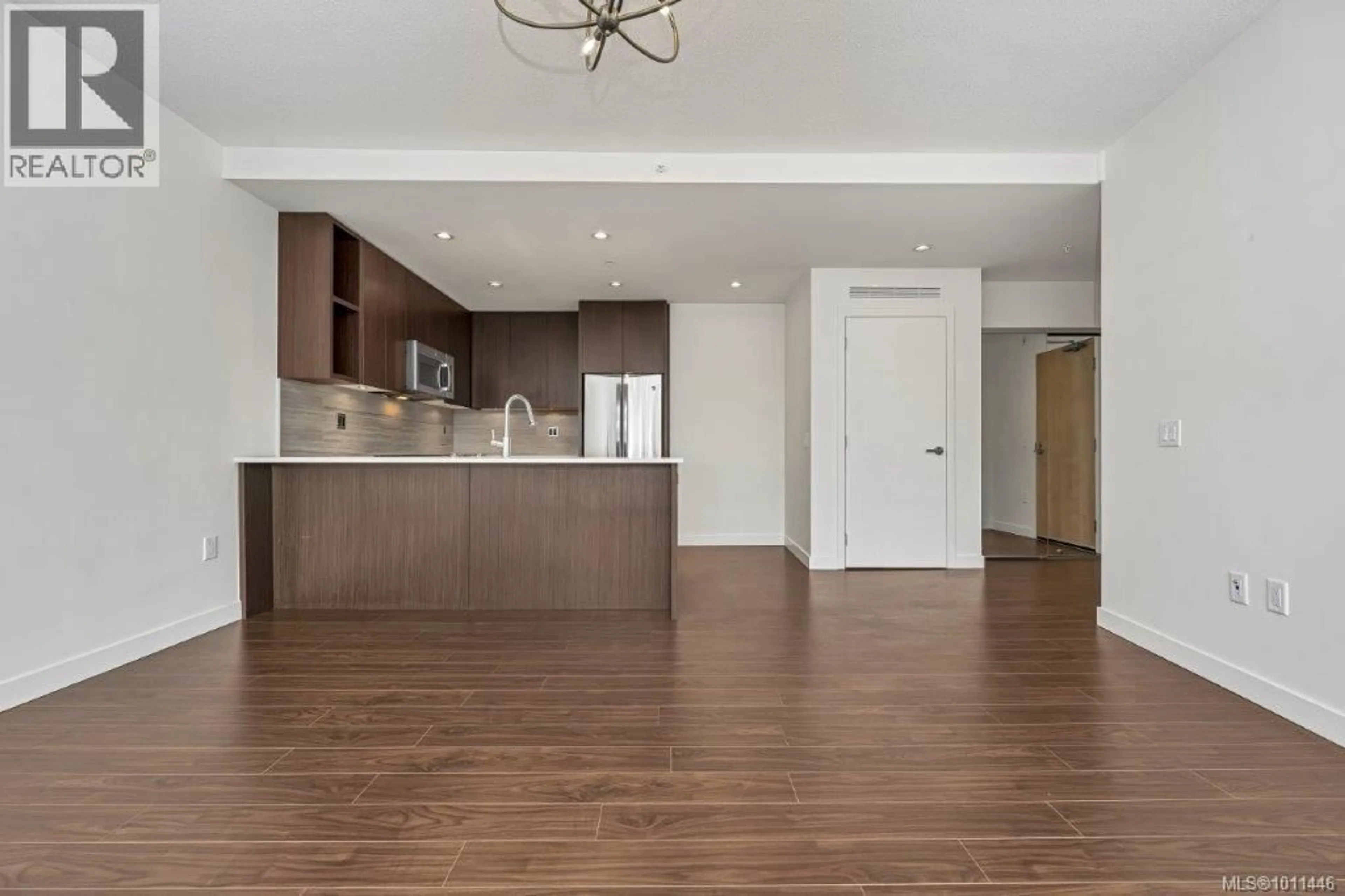 Open concept kitchen, wood/laminate floor for 303 - 640 MICHIGAN STREET, Victoria British Columbia V8V1S9