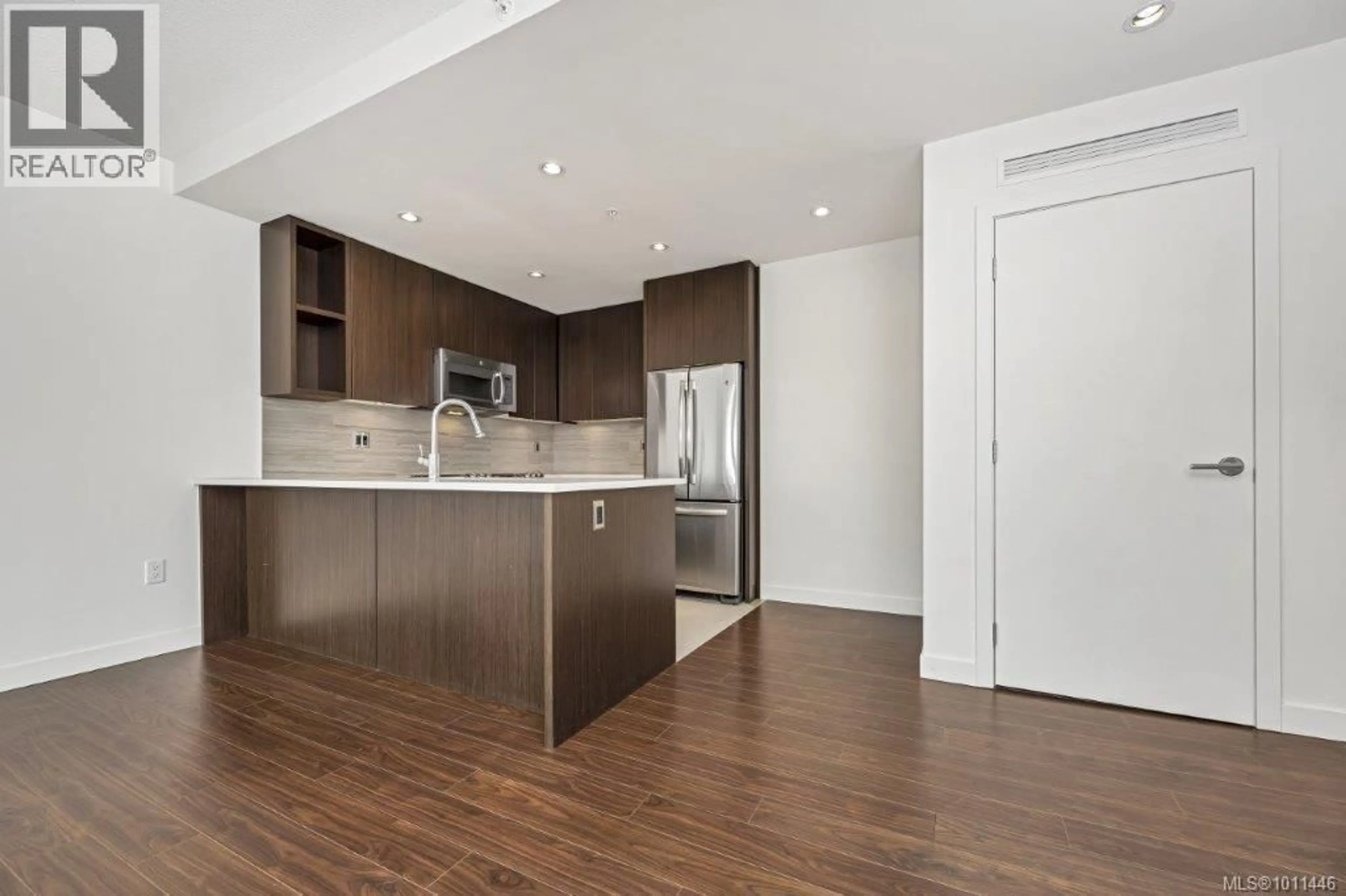 Open concept kitchen, wood/laminate floor for 303 - 640 MICHIGAN STREET, Victoria British Columbia V8V1S9