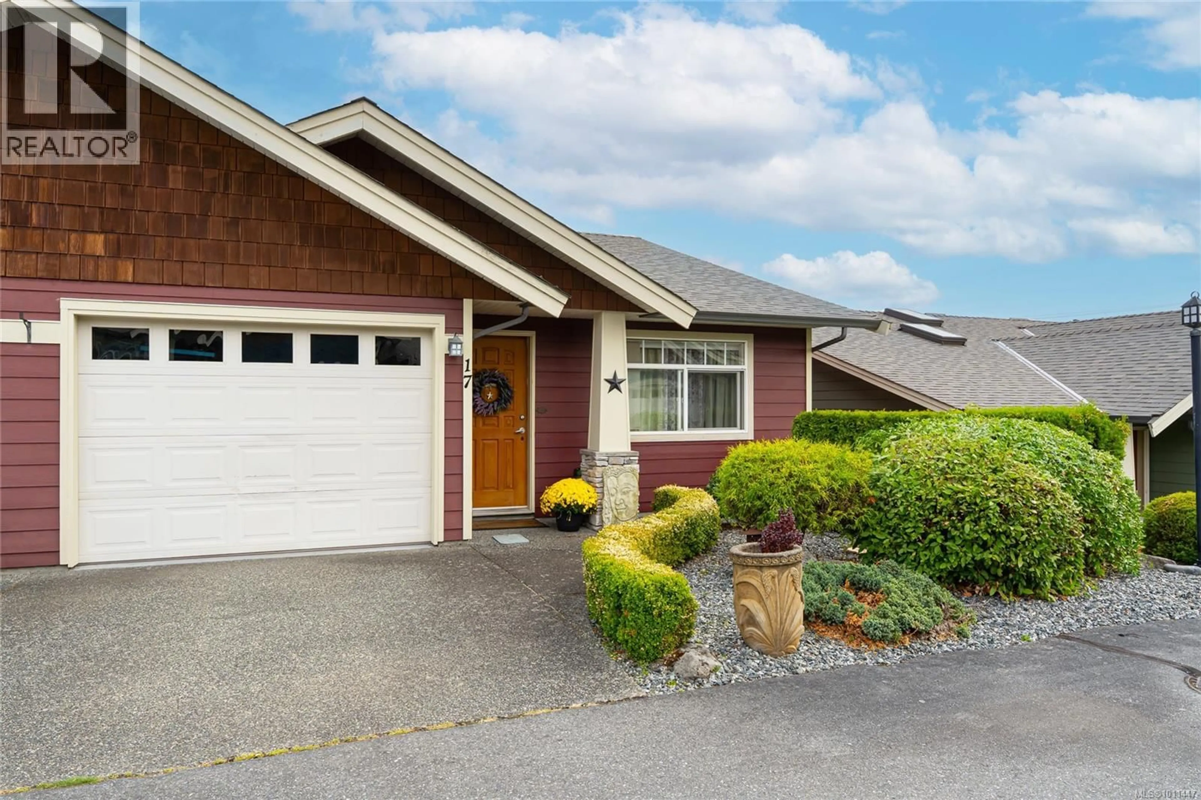 Home with vinyl exterior material, street for 17 - 332 BELAIRE STREET, Ladysmith British Columbia V9G1A1