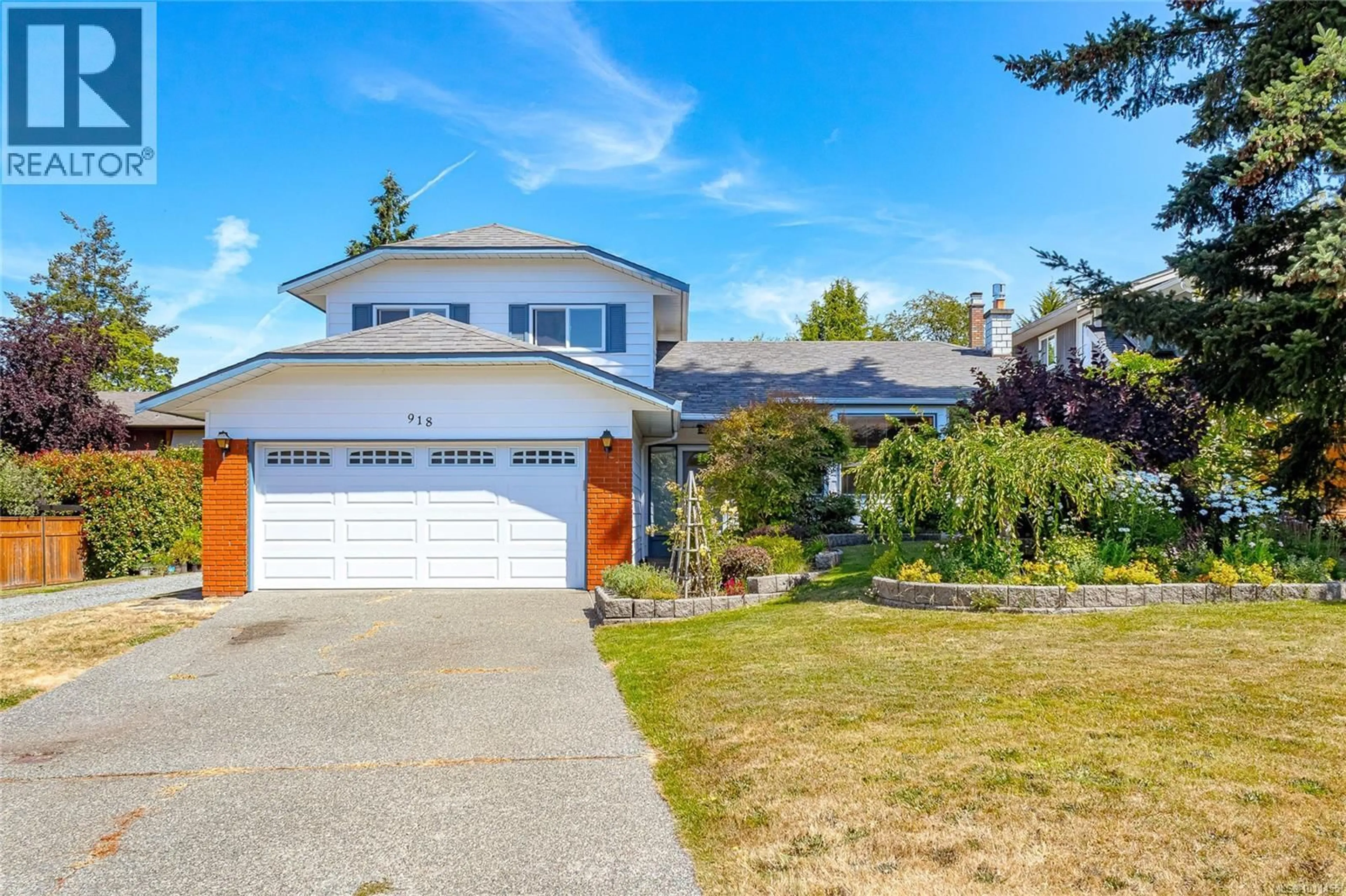 Home with vinyl exterior material, street for 918 DAMELART WAY, Central Saanich British Columbia V8M1C2