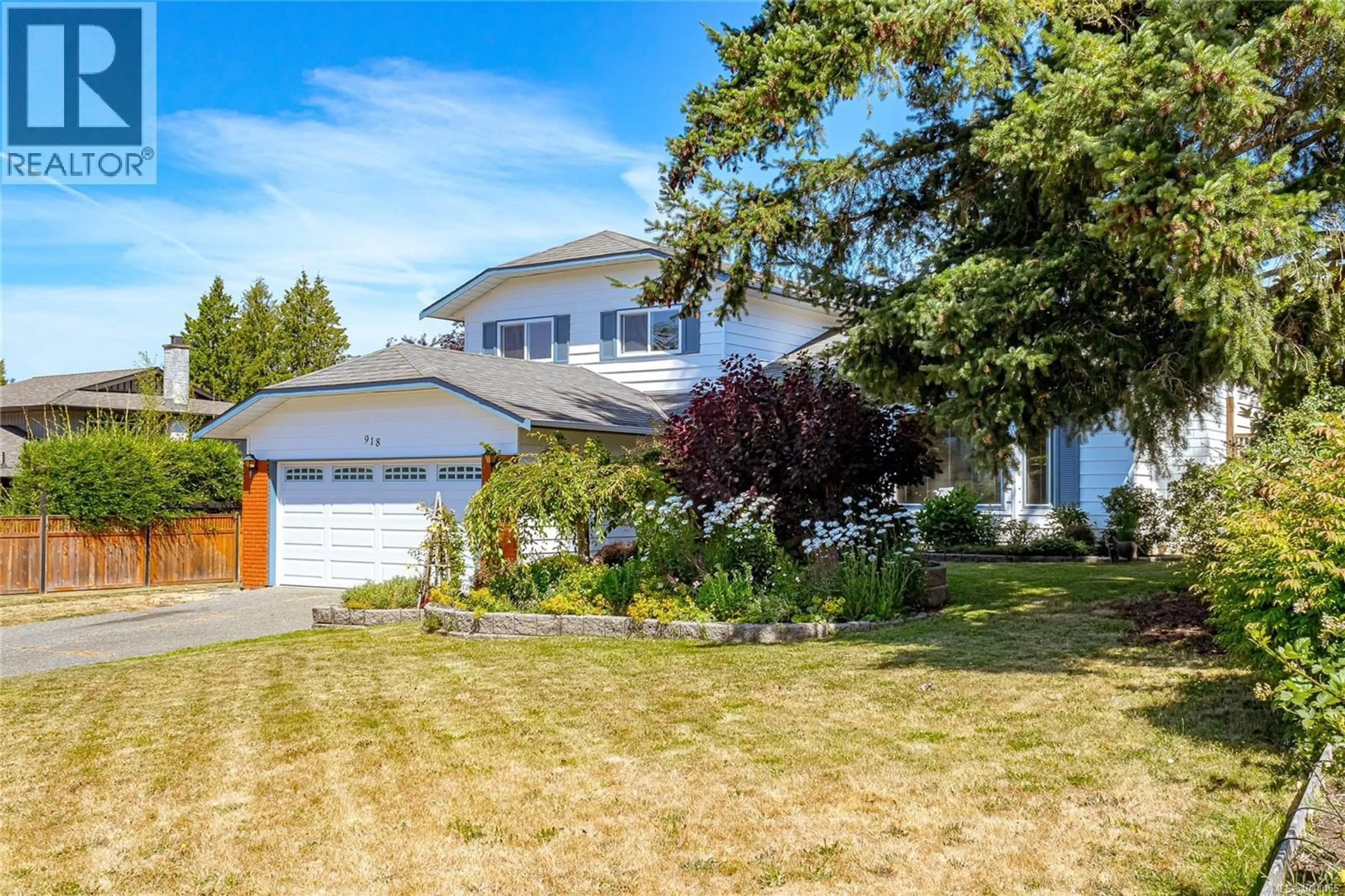 Home with vinyl exterior material, street for 918 DAMELART WAY, Central Saanich British Columbia V8M1C2
