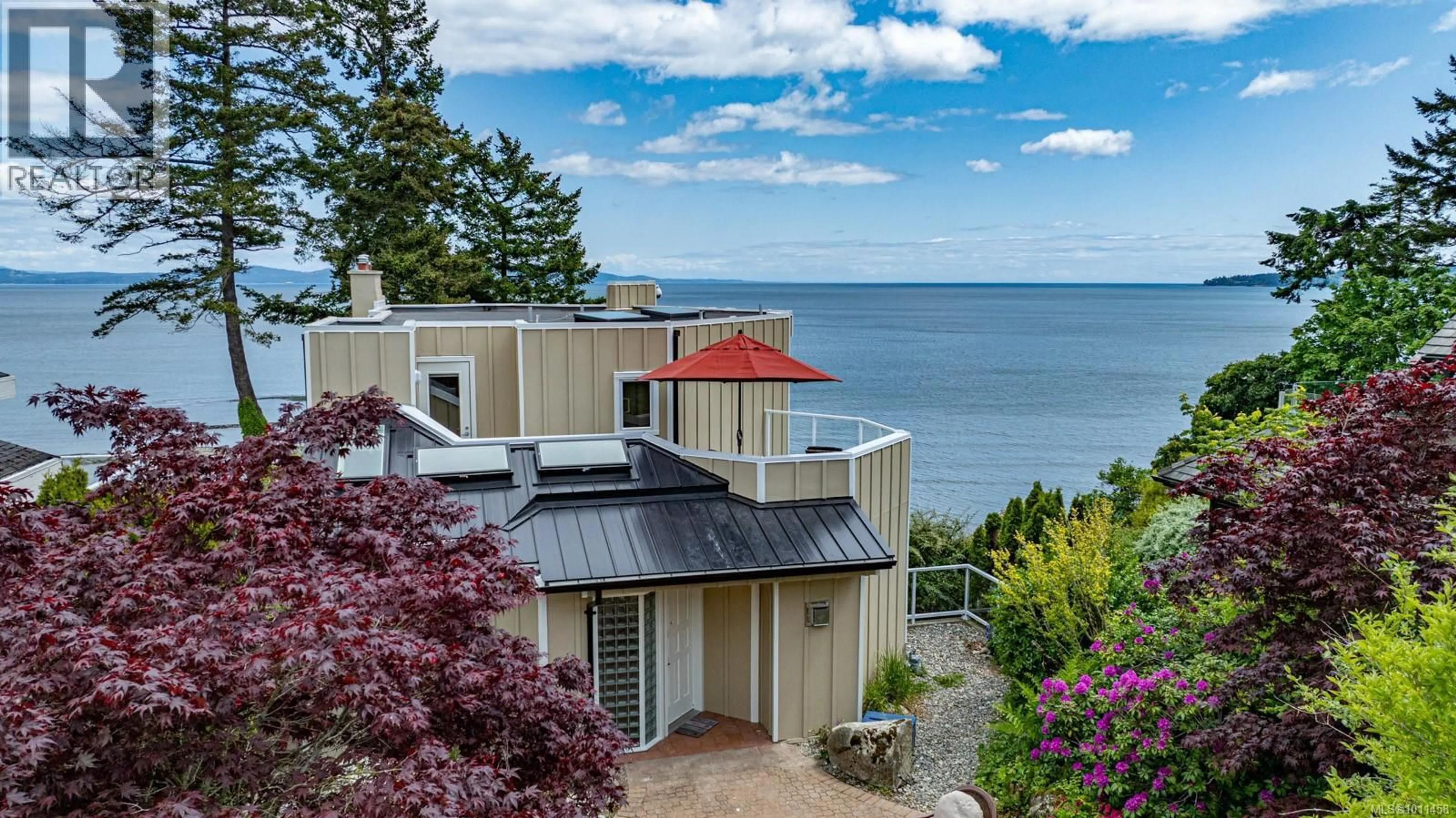 A pic from outside/outdoor area/front of a property/back of a property/a pic from drone, water/lake/river/ocean view for 5267 PARKER AVENUE, Saanich British Columbia V8Y2N1