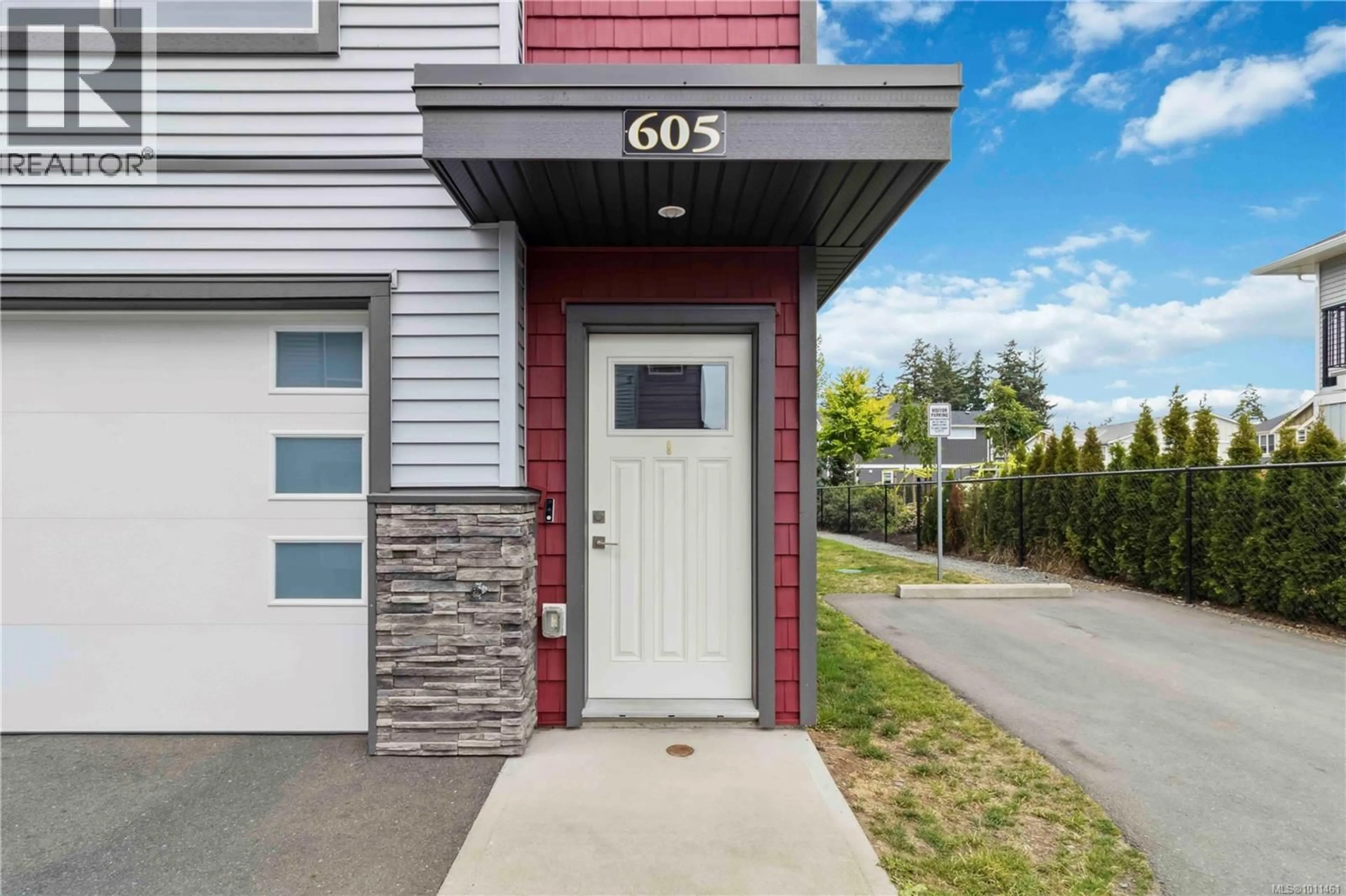 Home with vinyl exterior material, street for 605 - 3351 LUXTON ROAD, Langford British Columbia V9C0P2