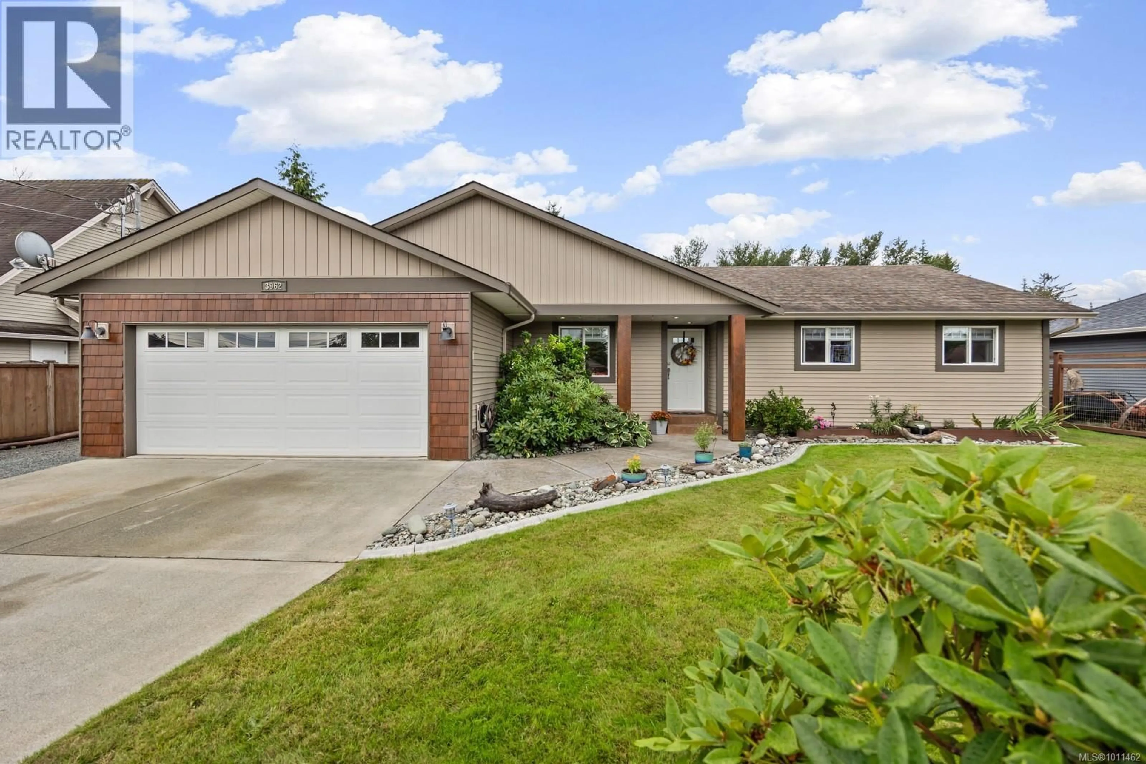 Home with vinyl exterior material, street for 3962 THIRSK ROAD, Campbell River British Columbia V9H1H3