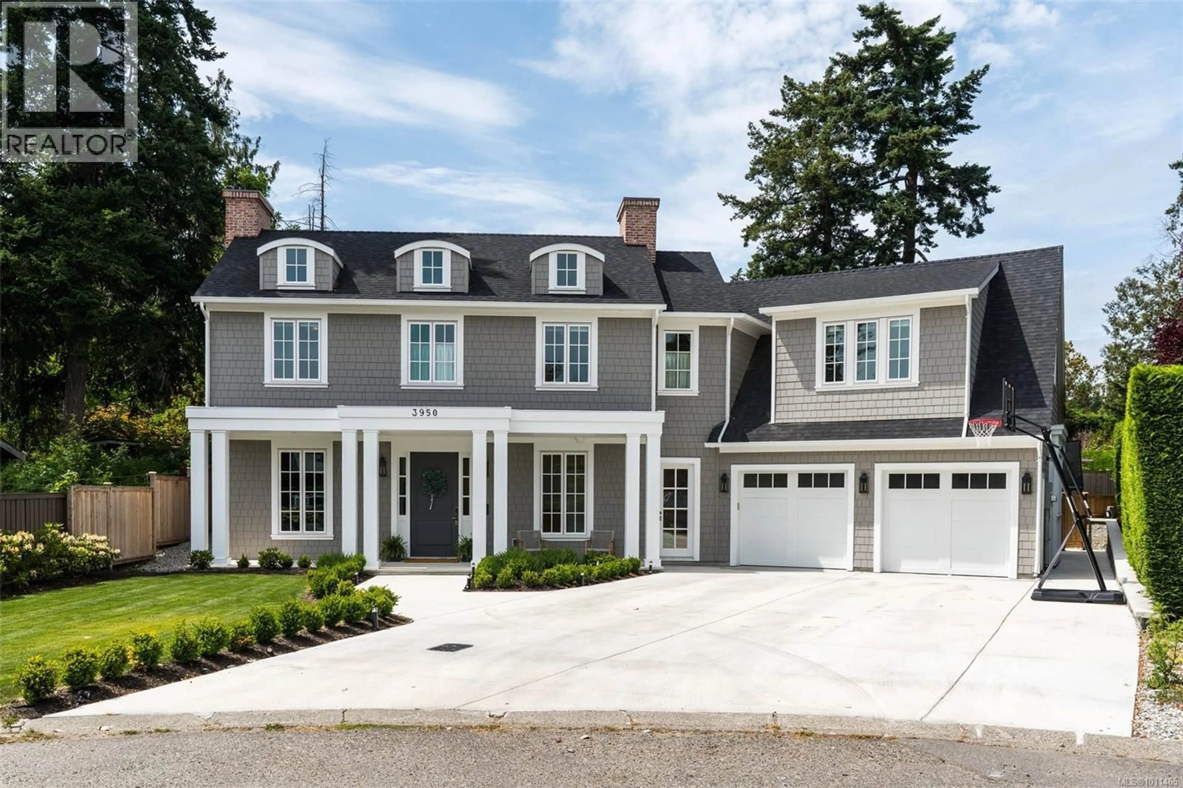 Home with vinyl exterior material, street for 3950 SEQUOIA PLACE, Saanich British Columbia V8N4N4