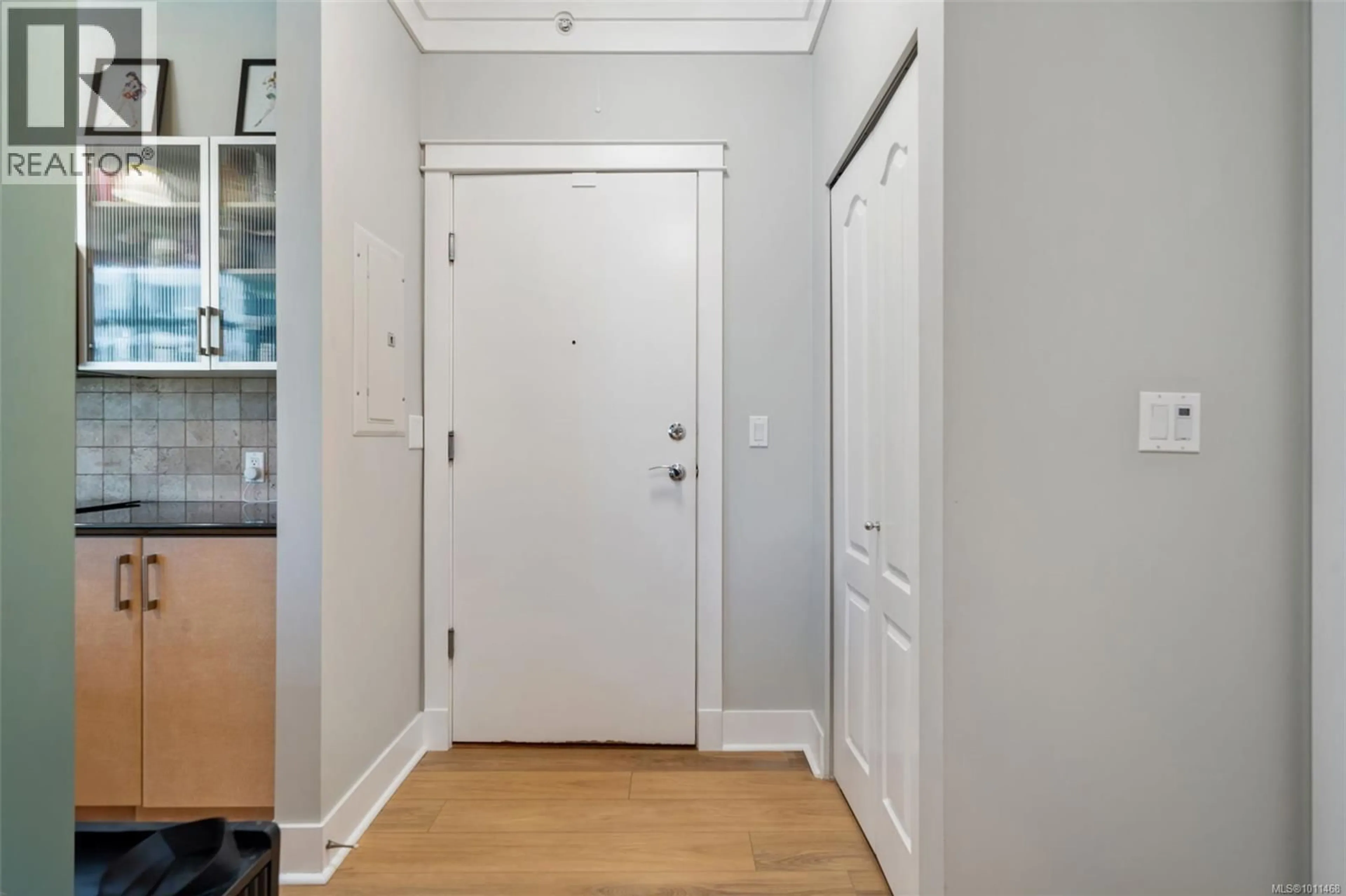 Indoor entryway for 210 - 845 YATES STREET, Victoria British Columbia V3W4A3