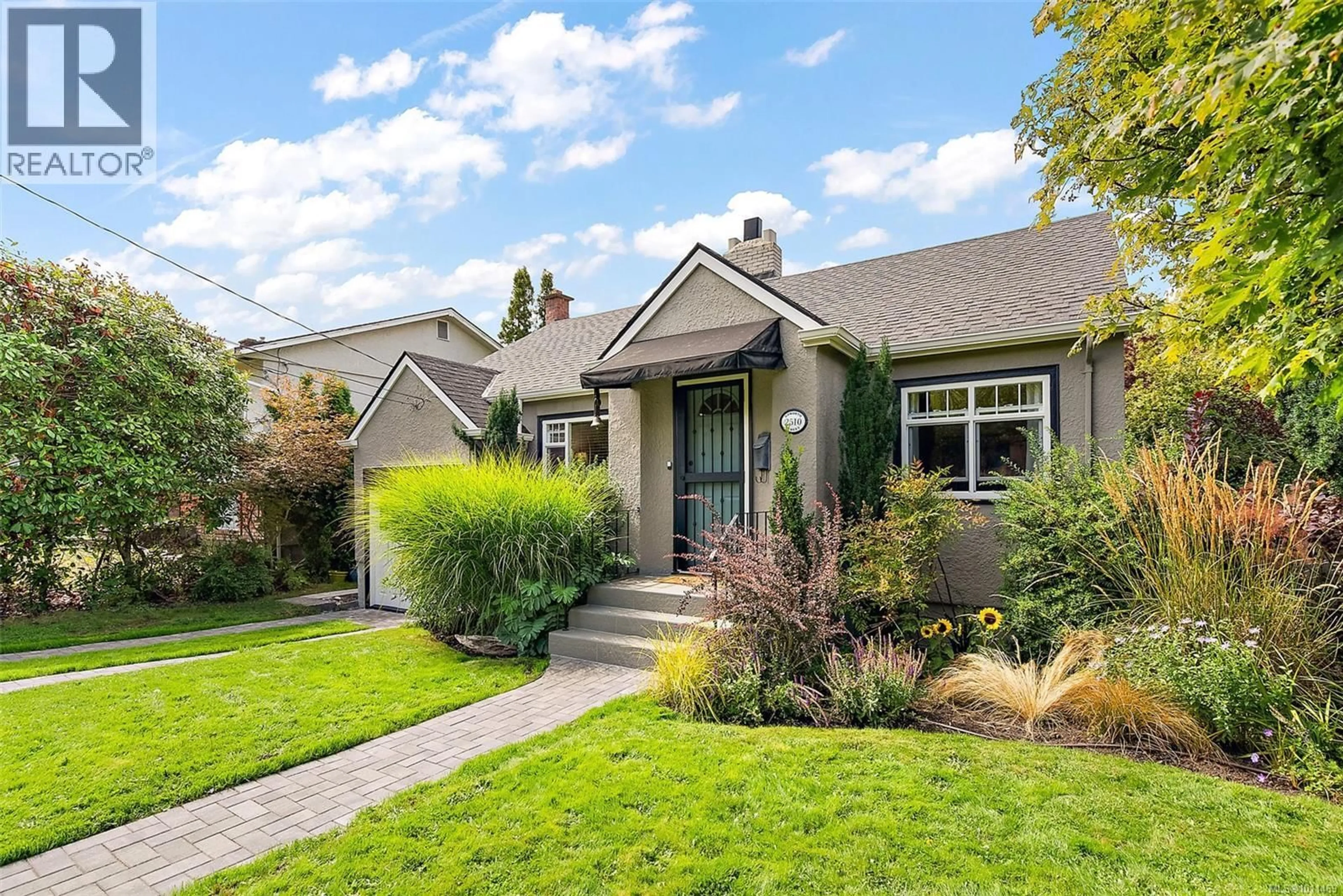 Home with vinyl exterior material, street for 2510 EPWORTH STREET, Oak Bay British Columbia V8R5L1