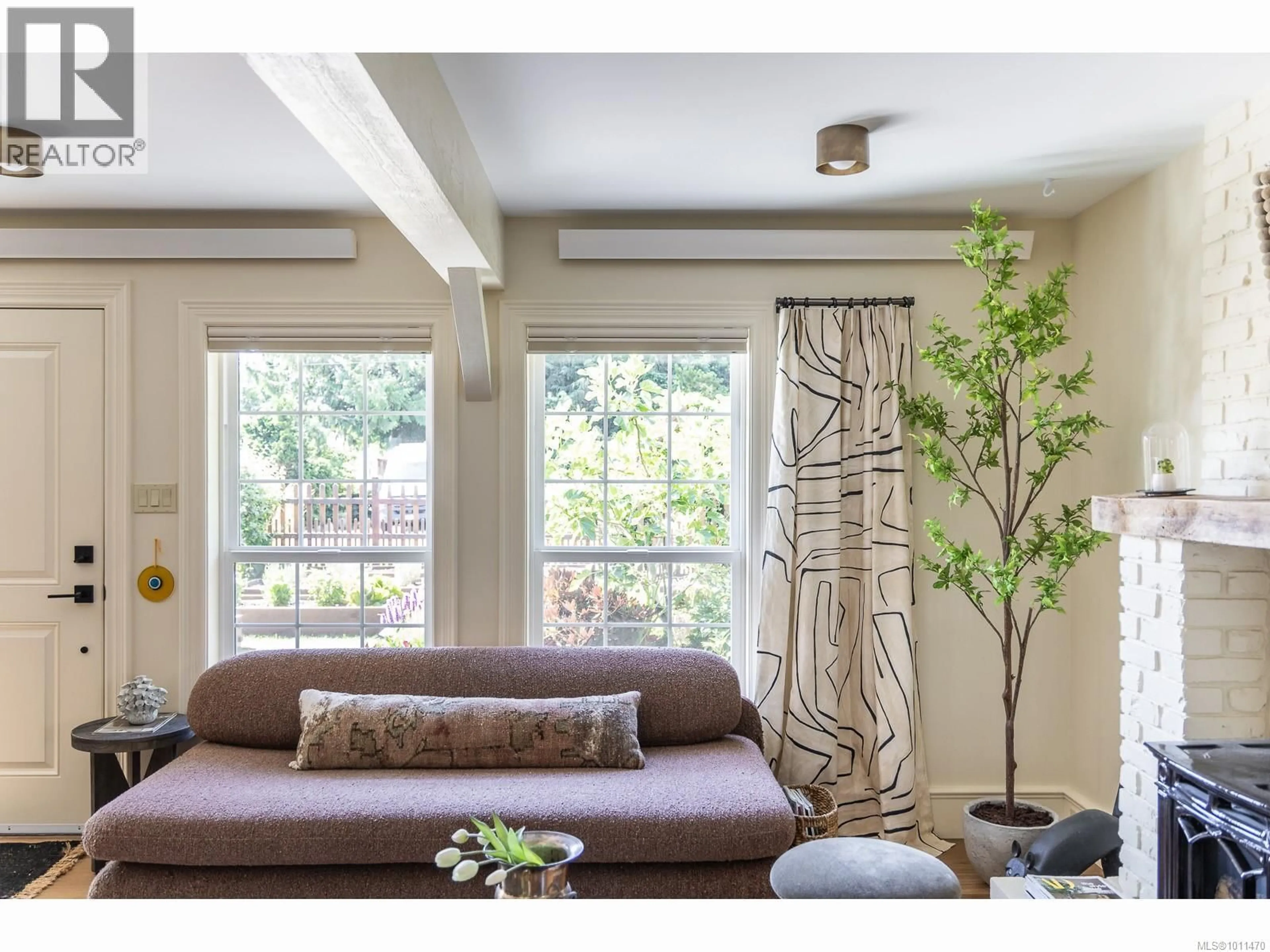 Living room with furniture, unknown for 227 FIFTH AVENUE WEST, Qualicum Beach British Columbia V9K1S2