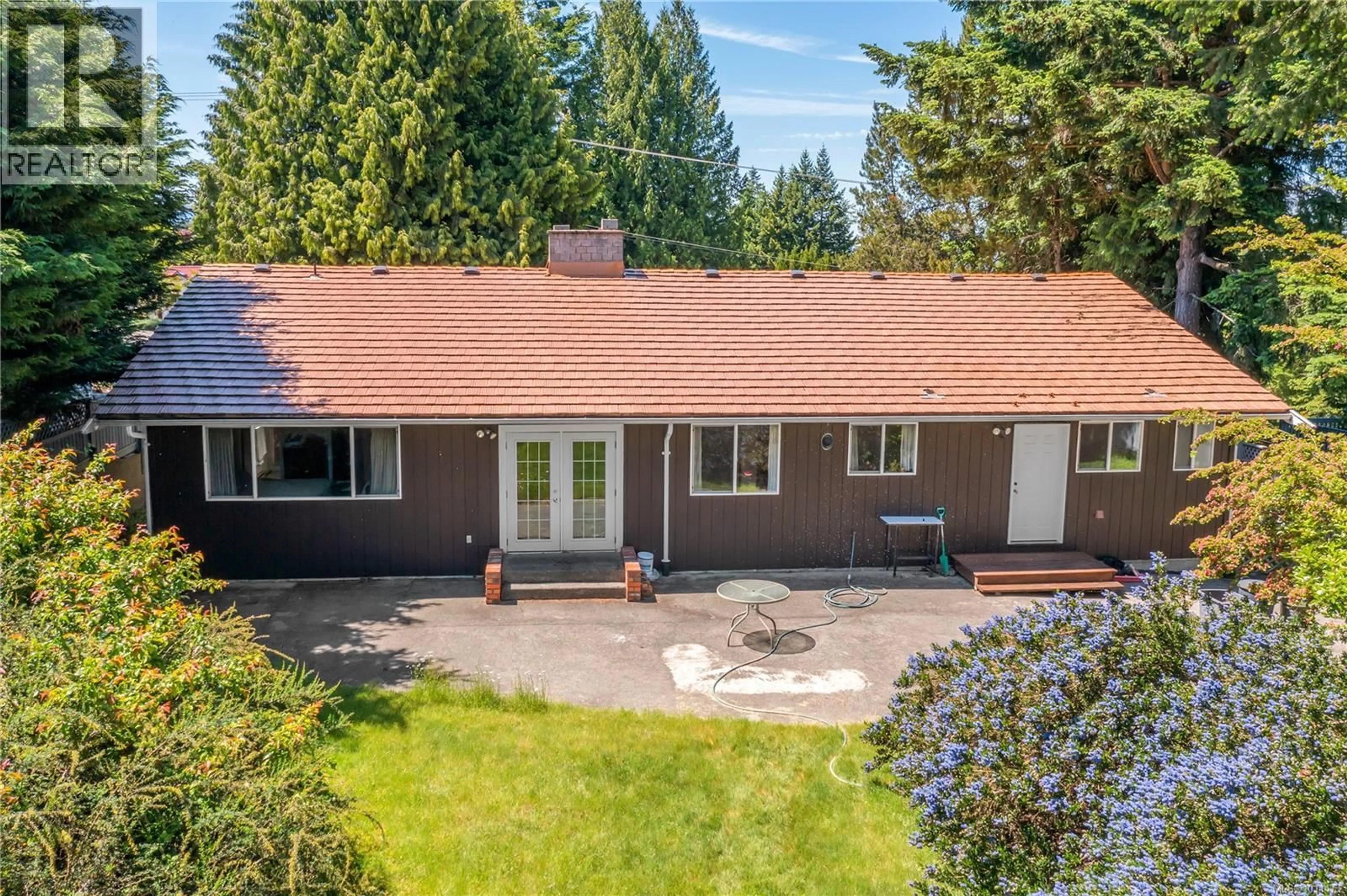 A pic from outside/outdoor area/front of a property/back of a property/a pic from drone, unknown for 5510 RUTHERFORD ROAD, Nanaimo British Columbia V9T5N4