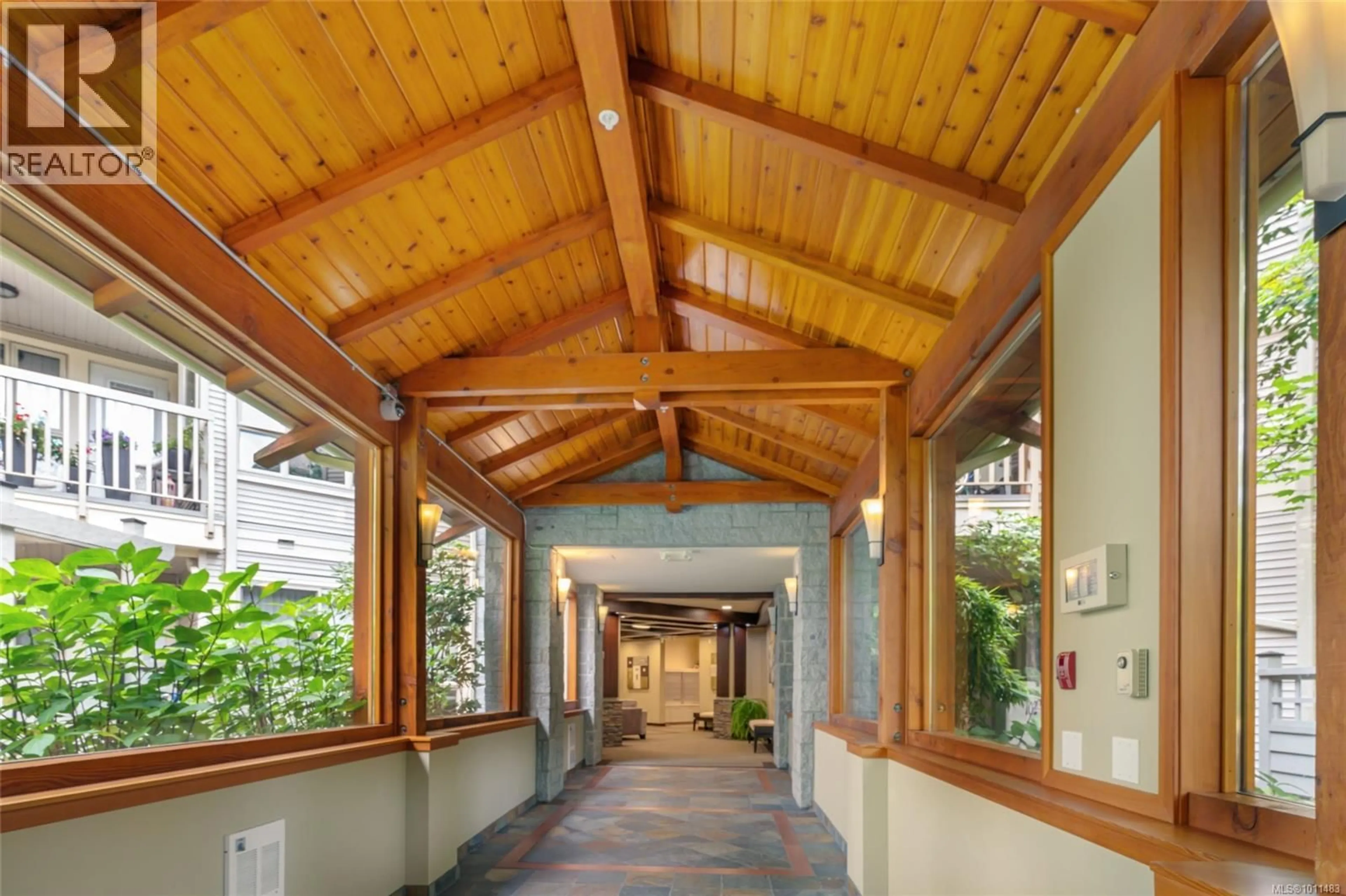 Indoor foyer for 403 - 5670 EDGEWATER LANE, Nanaimo British Columbia V9T6K1