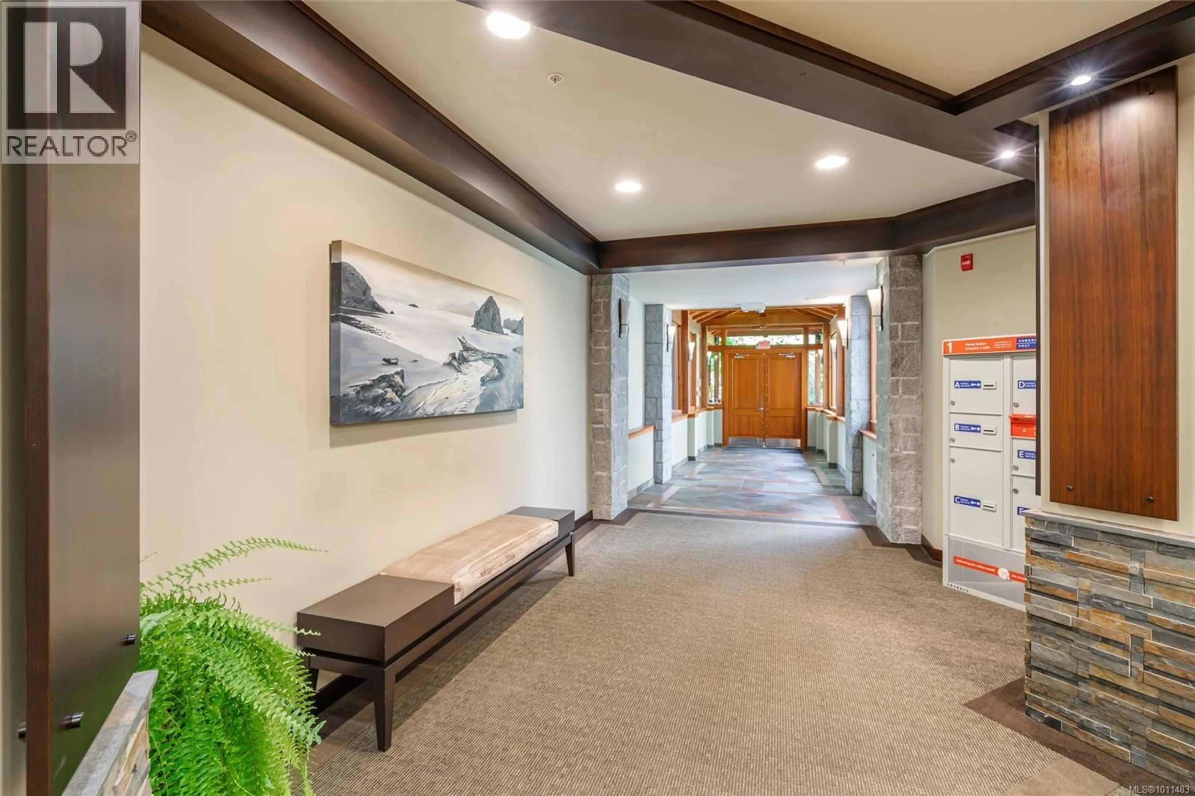 Indoor foyer for 403 - 5670 EDGEWATER LANE, Nanaimo British Columbia V9T6K1
