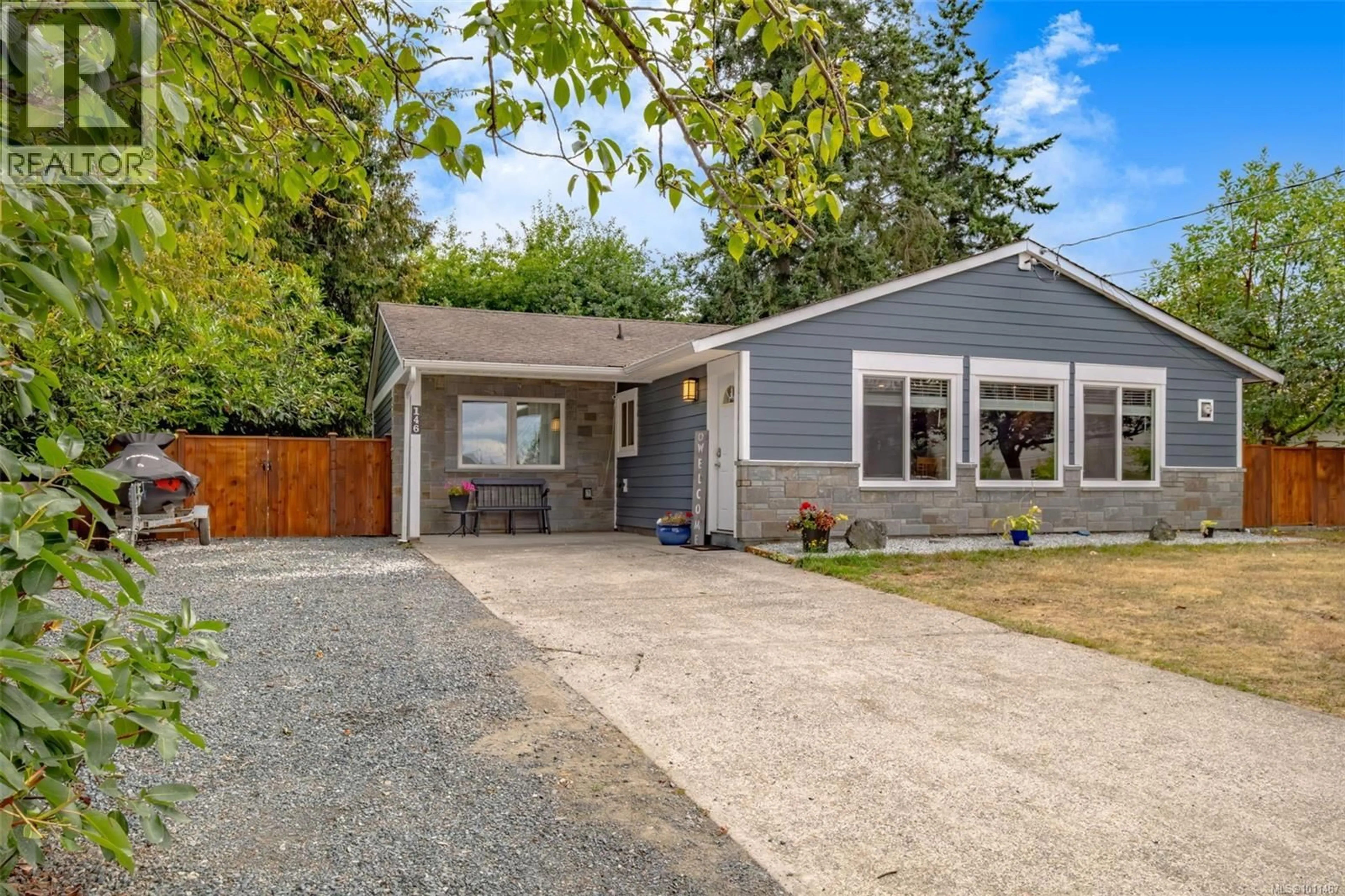 Home with vinyl exterior material, street for 146 COOPER PLACE, Parksville British Columbia V9P1M4