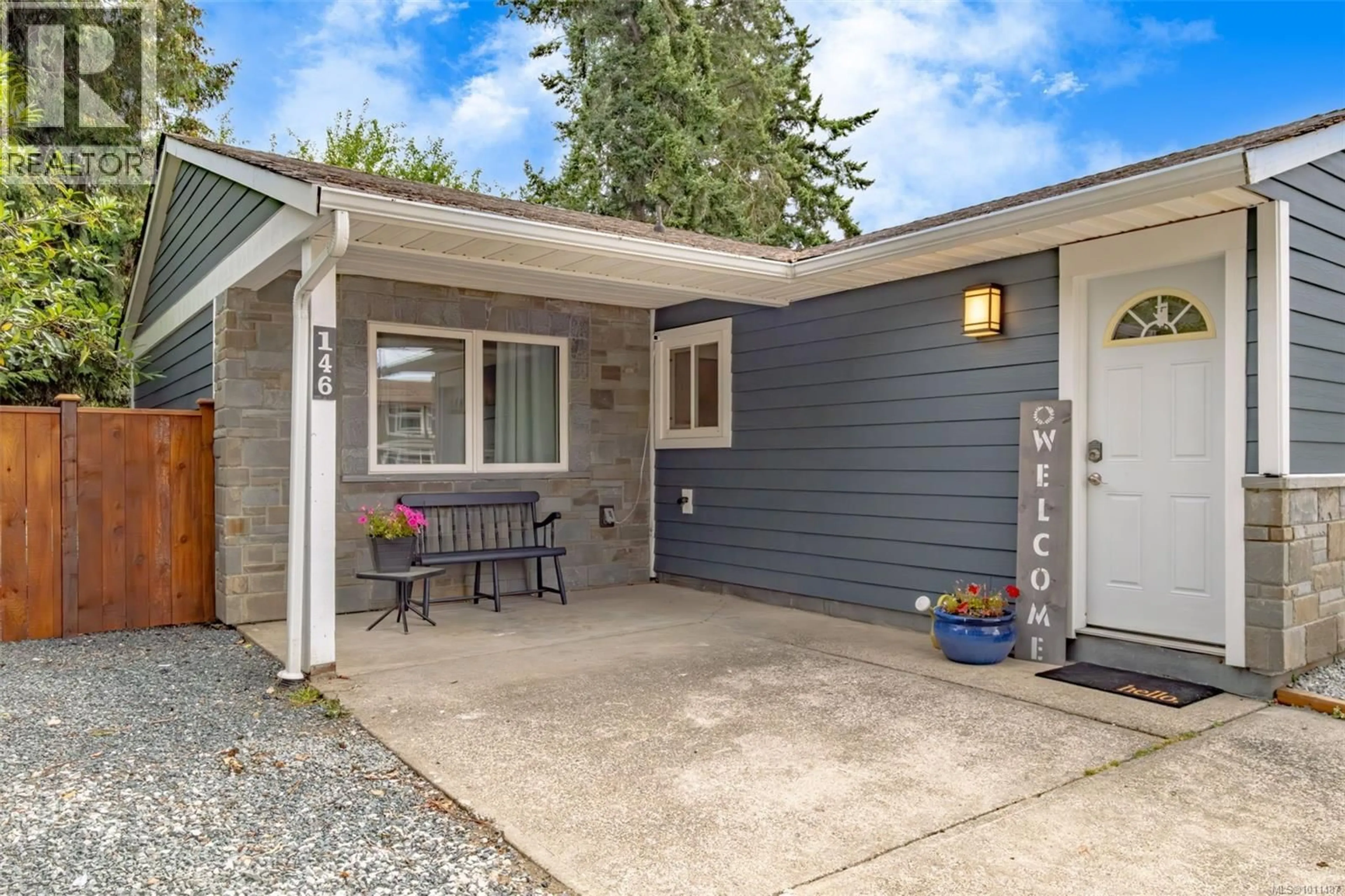 Home with vinyl exterior material, street for 146 COOPER PLACE, Parksville British Columbia V9P1M4