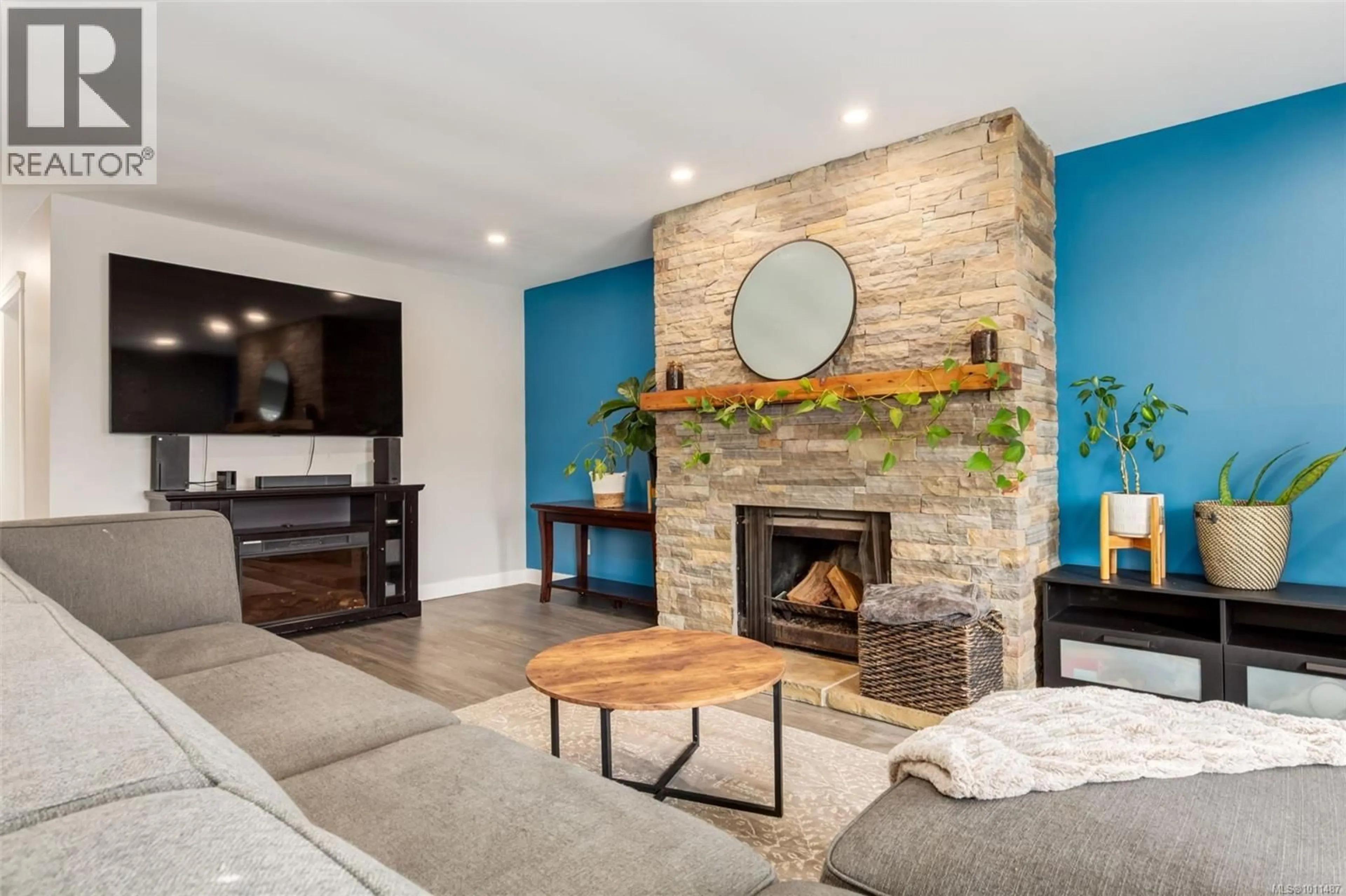Living room with furniture, unknown for 146 COOPER PLACE, Parksville British Columbia V9P1M4