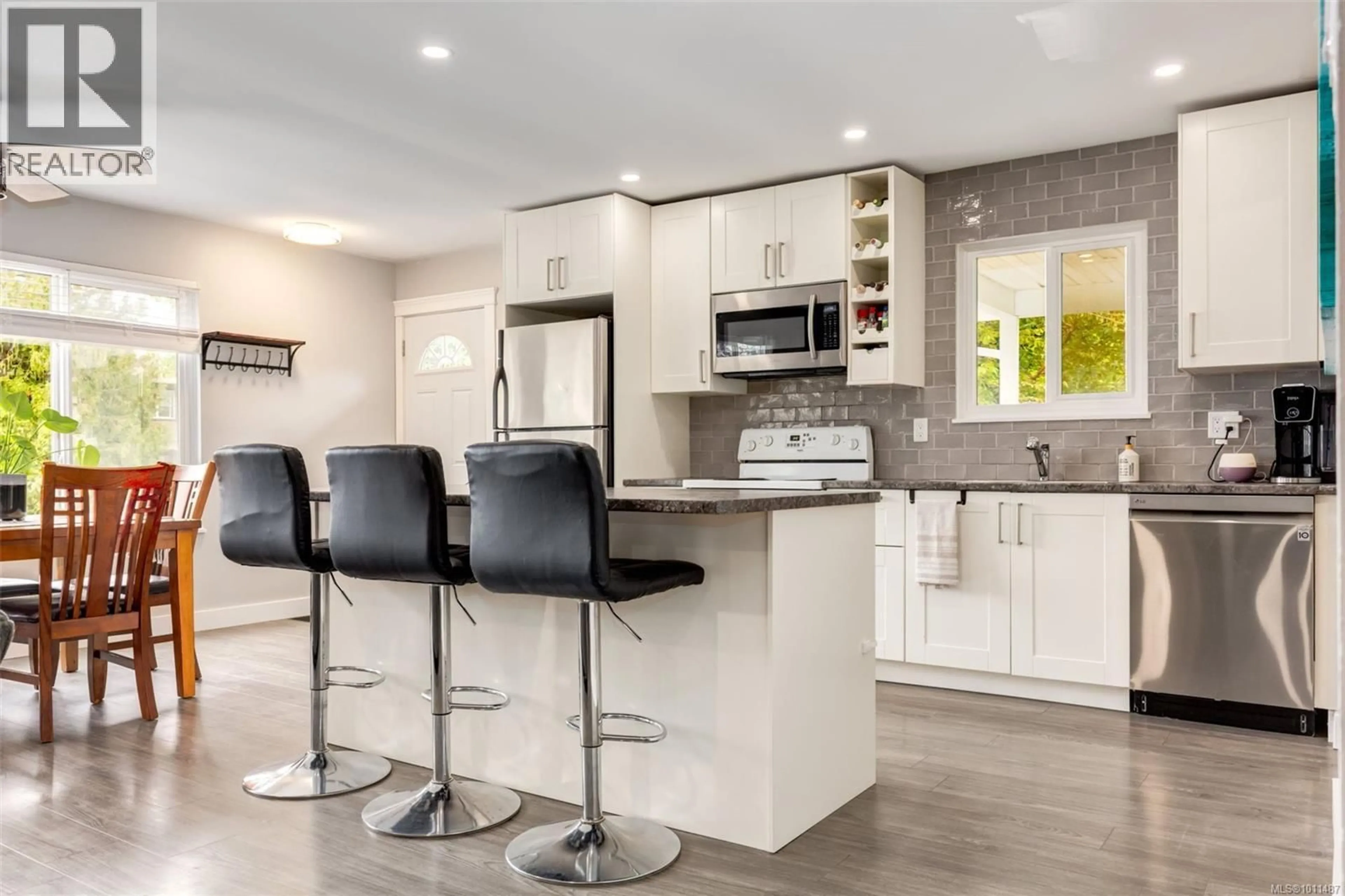 Open concept kitchen, ceramic/tile floor for 146 COOPER PLACE, Parksville British Columbia V9P1M4