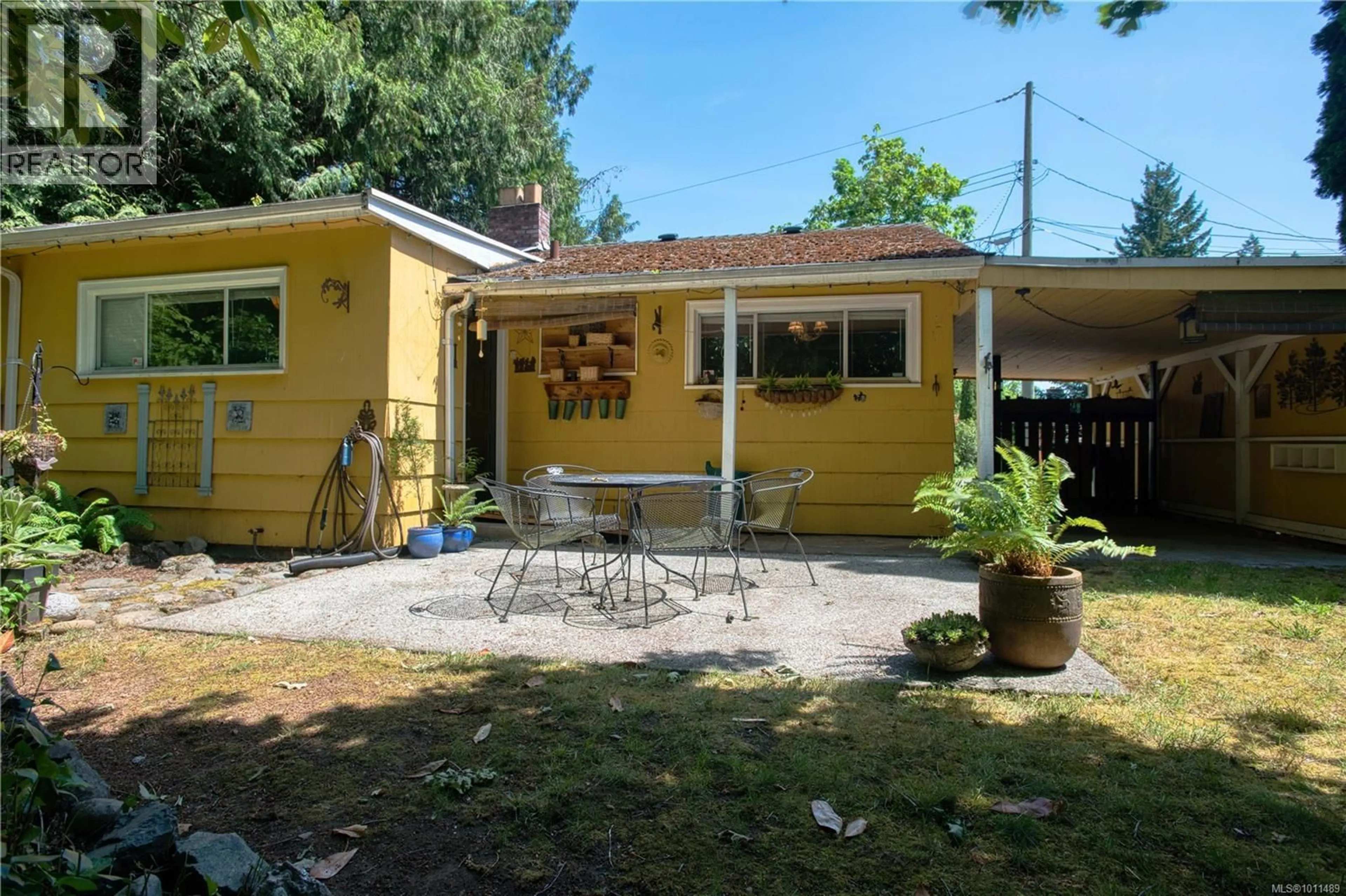 Patio, street for 1180 MACDONALD CRESCENT, Nanaimo British Columbia V9S2C2
