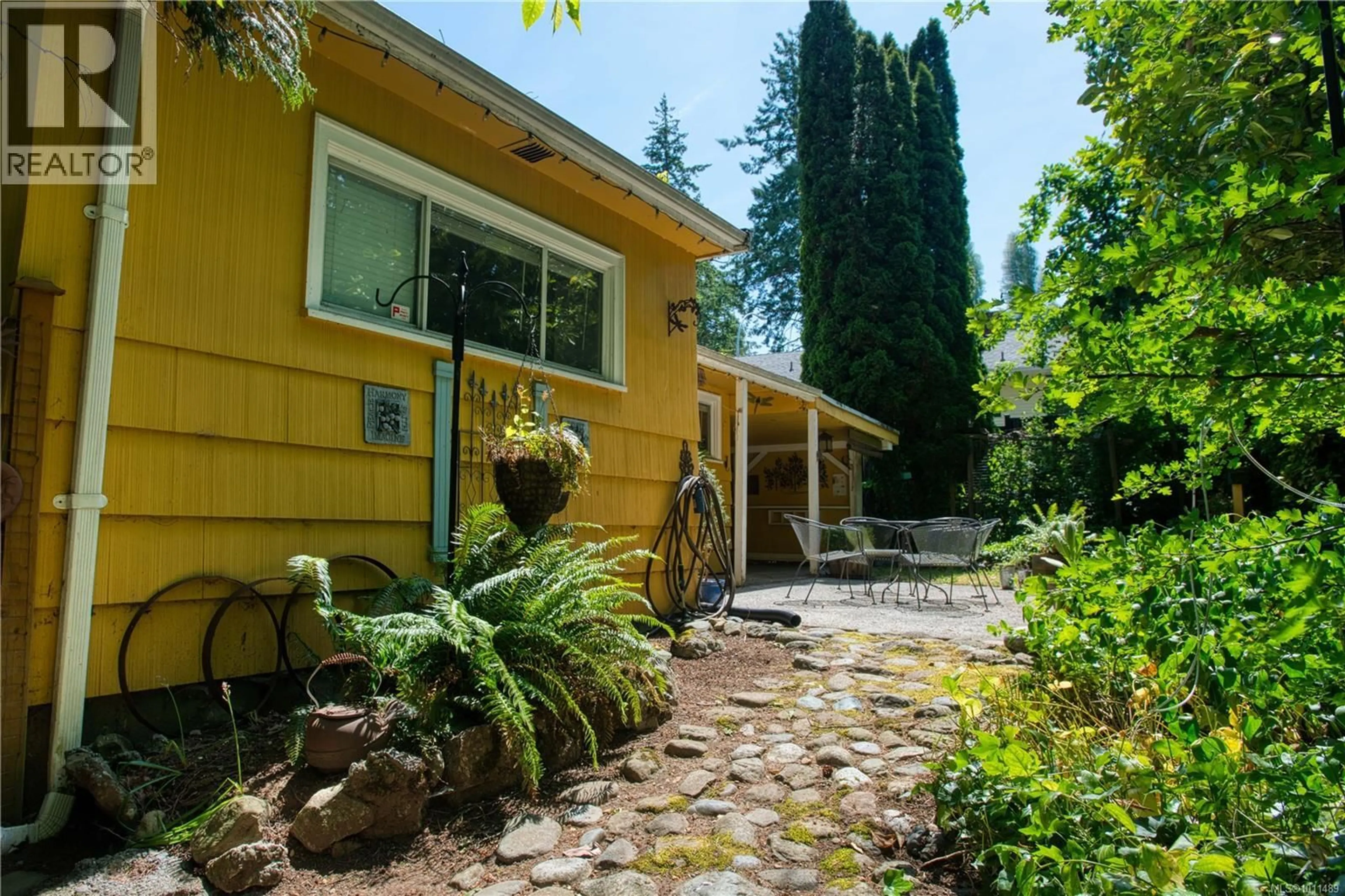 Patio, street for 1180 MACDONALD CRESCENT, Nanaimo British Columbia V9S2C2