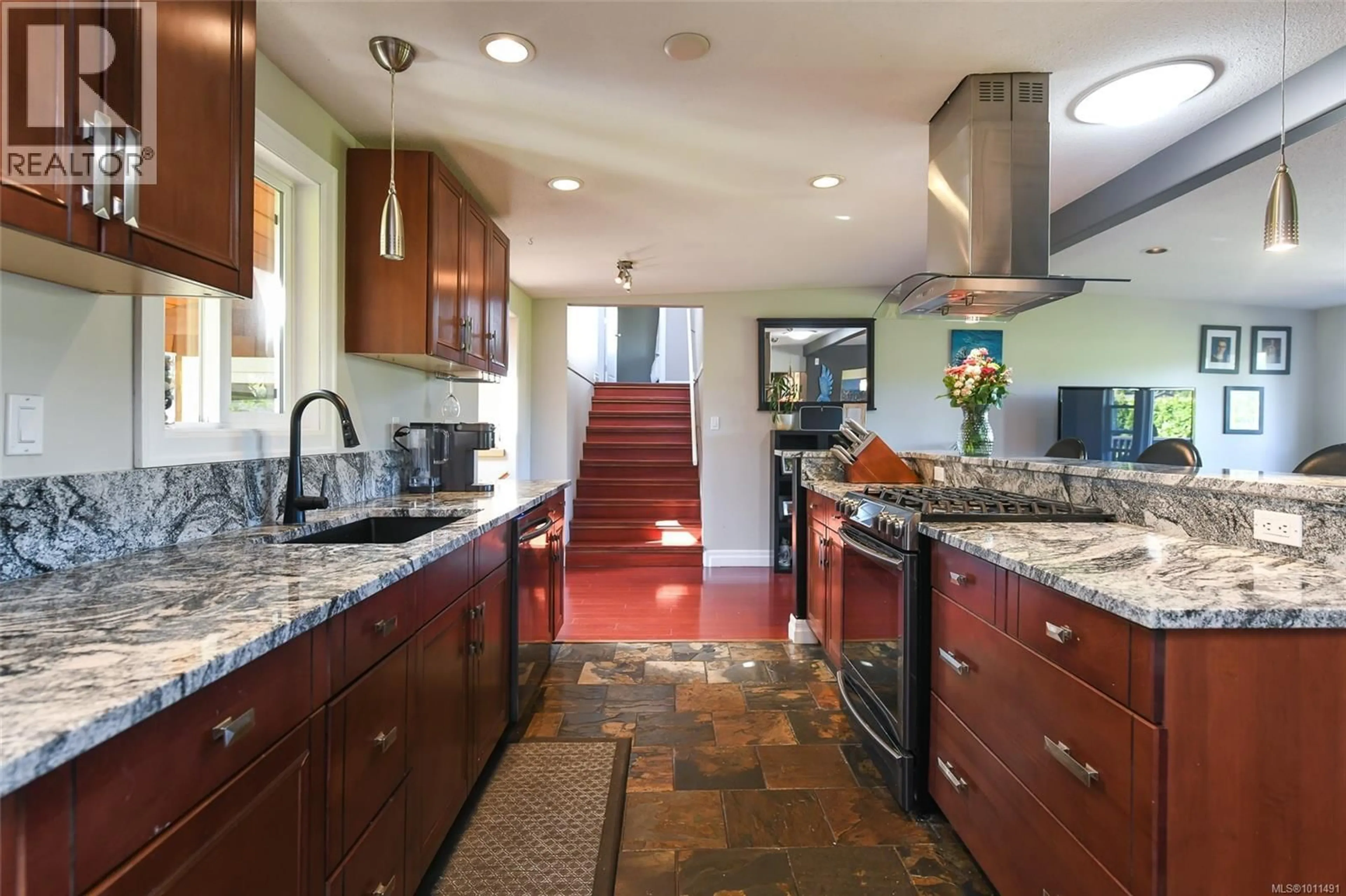 Open concept kitchen, ceramic/tile floor for 342 ANNE ROAD, Campbell River British Columbia V9W5L4