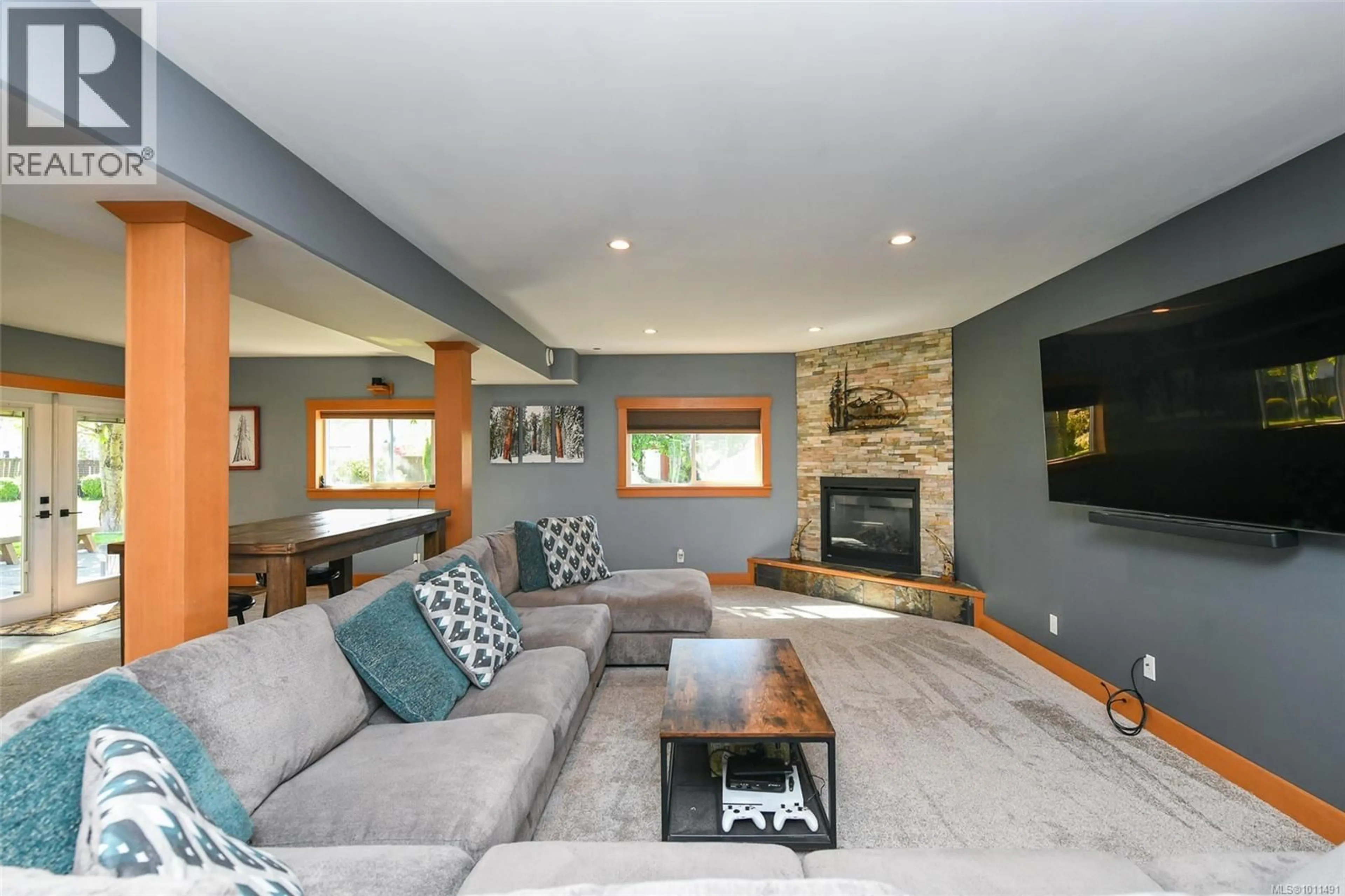 Living room with furniture, unknown for 342 ANNE ROAD, Campbell River British Columbia V9W5L4