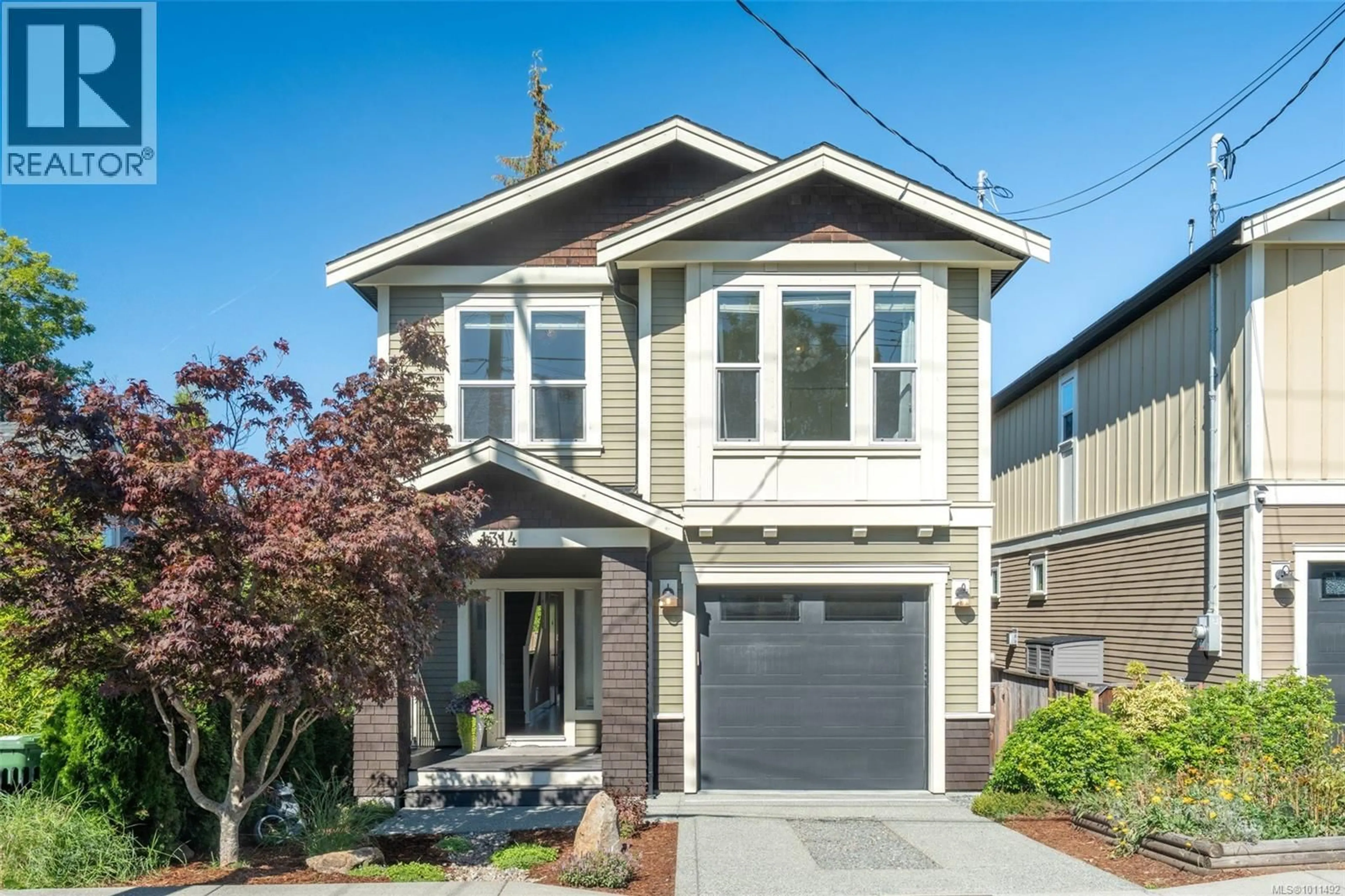 Home with vinyl exterior material, street for 1314 PEMBROKE STREET, Victoria British Columbia V8R1V3