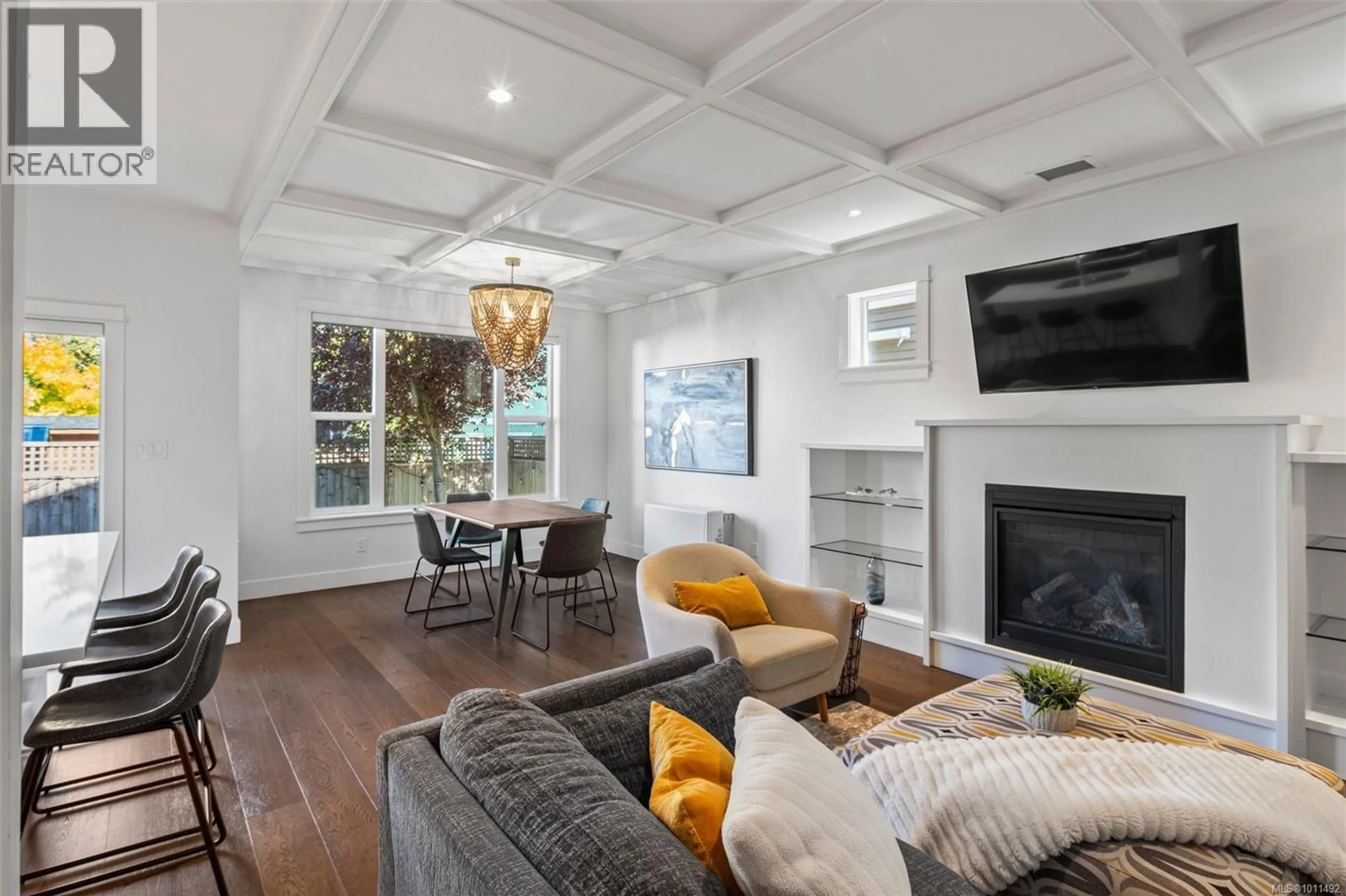 Living room with furniture, unknown for 1314 PEMBROKE STREET, Victoria British Columbia V8R1V3